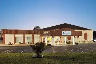 Queen Room in Express Inn and Suites Queen Room in Express Inn and Suites