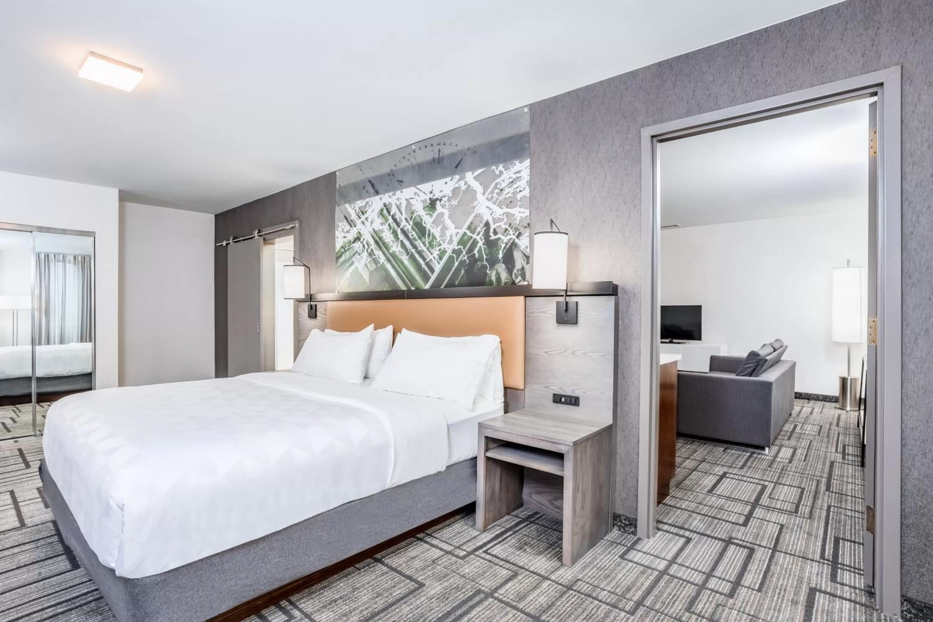 Photo of the whole room, Bed in Holiday Inn Lafayette-City Centre by IHG