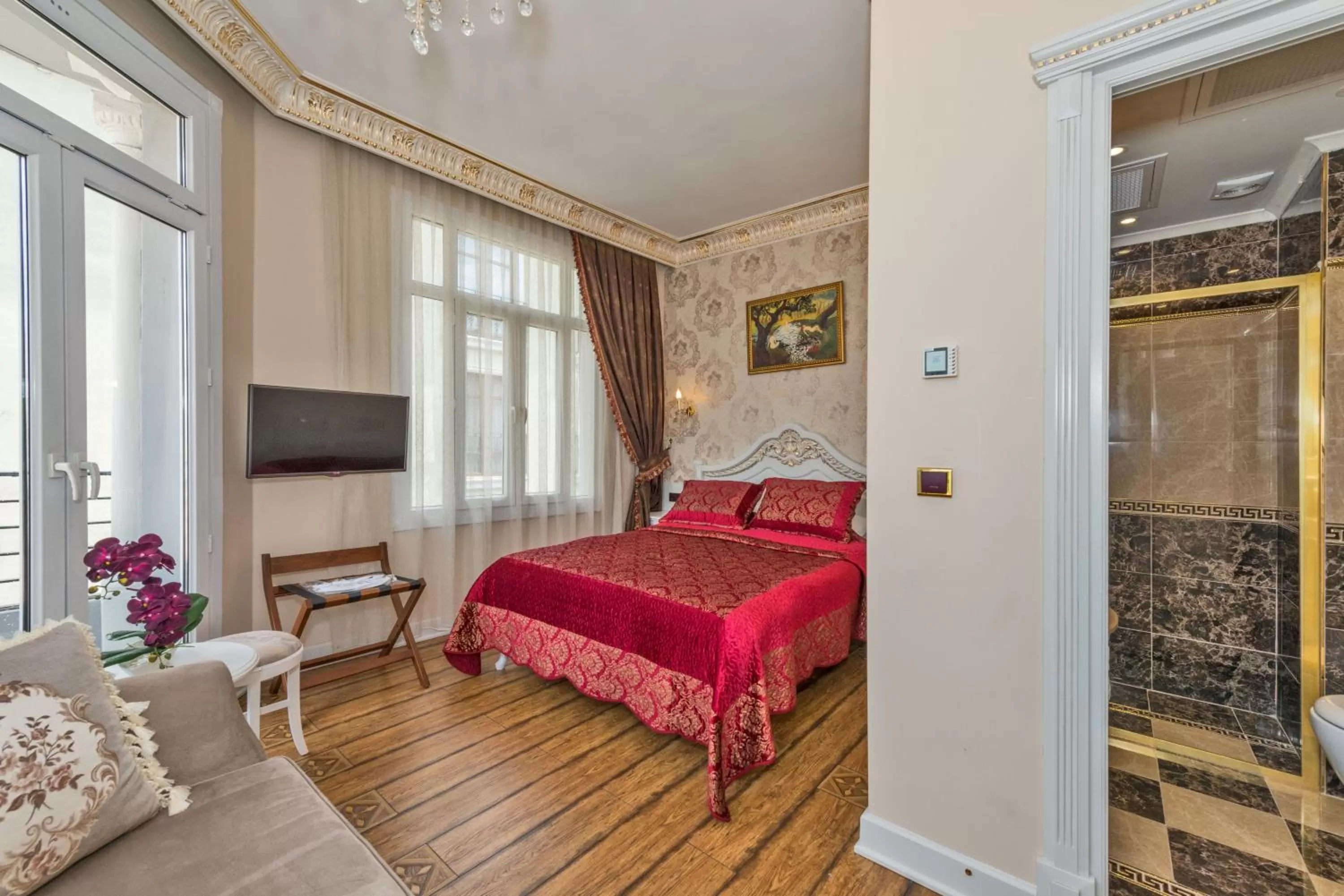 Bedroom, Bed in IQ Hotel