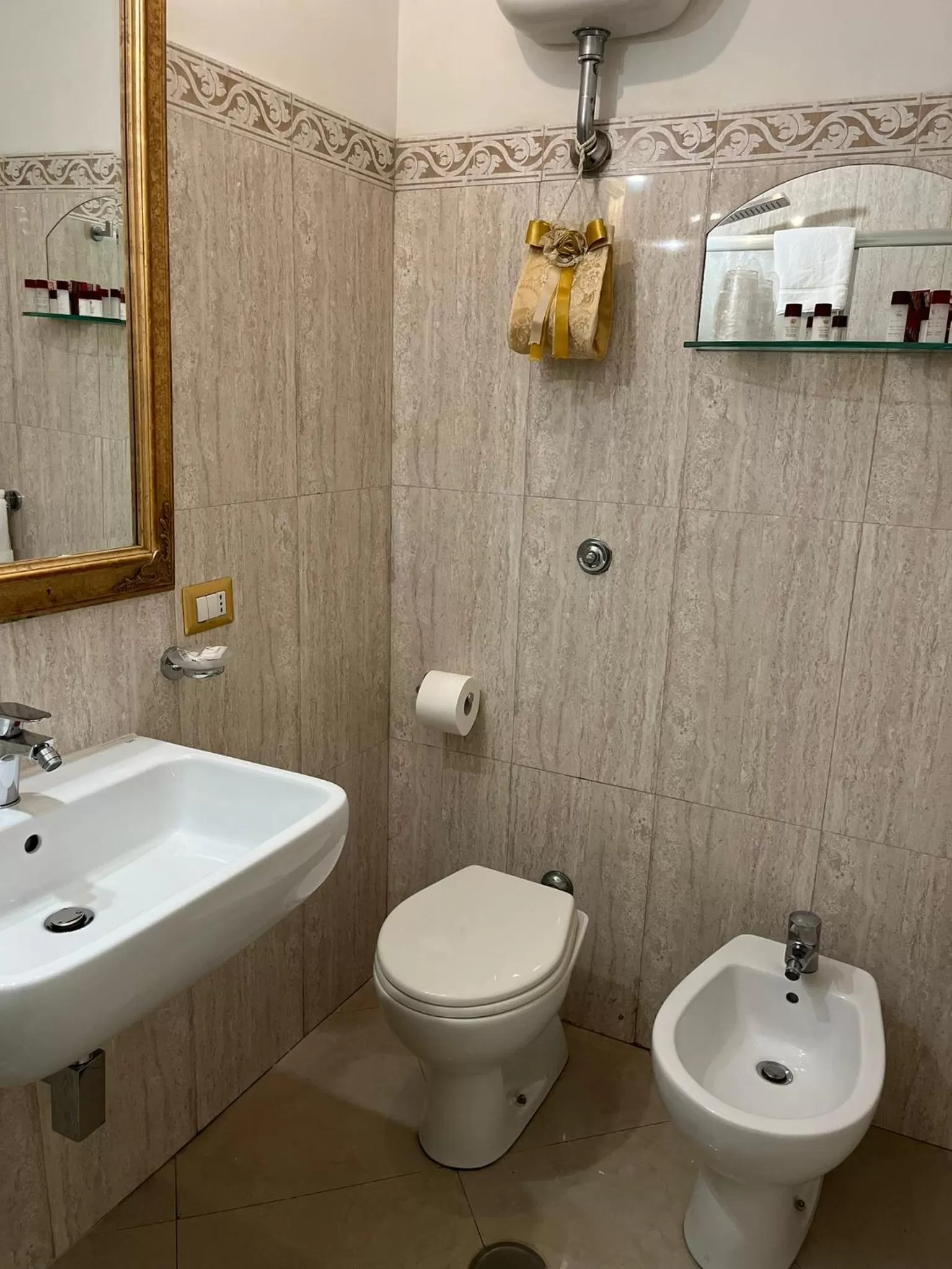 Toilet in B&B Art Suite Santa Brigida