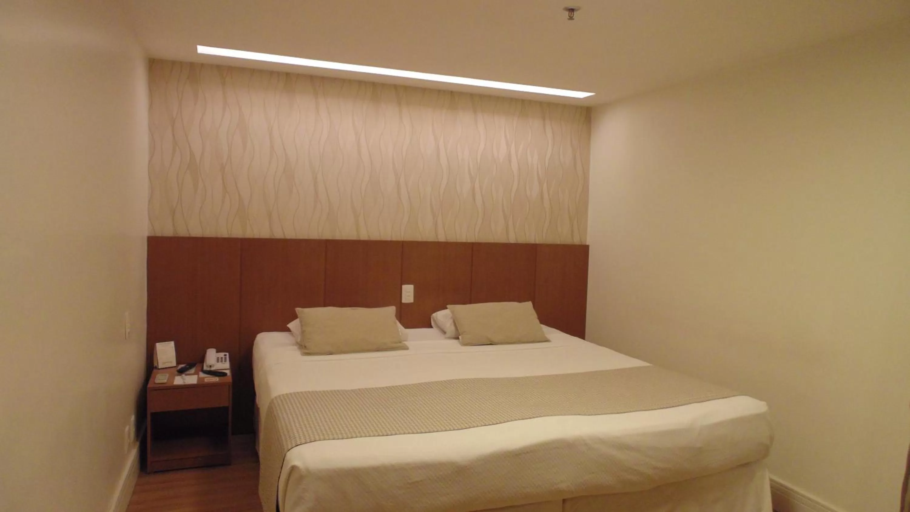 Bed in Mirasol Copacabana Hotel