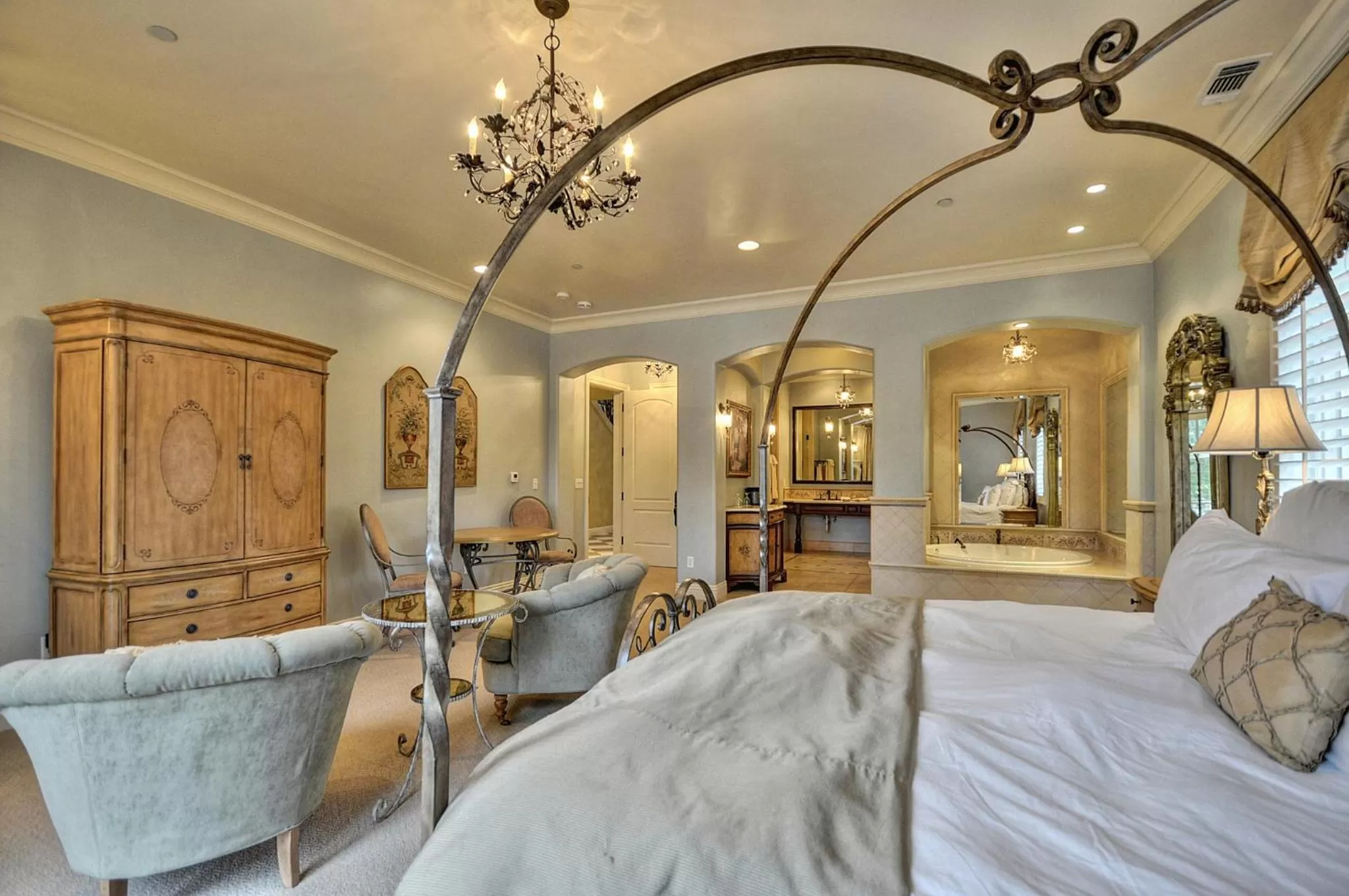 King Suite with Spa Bath in The Villa at Arden Hills