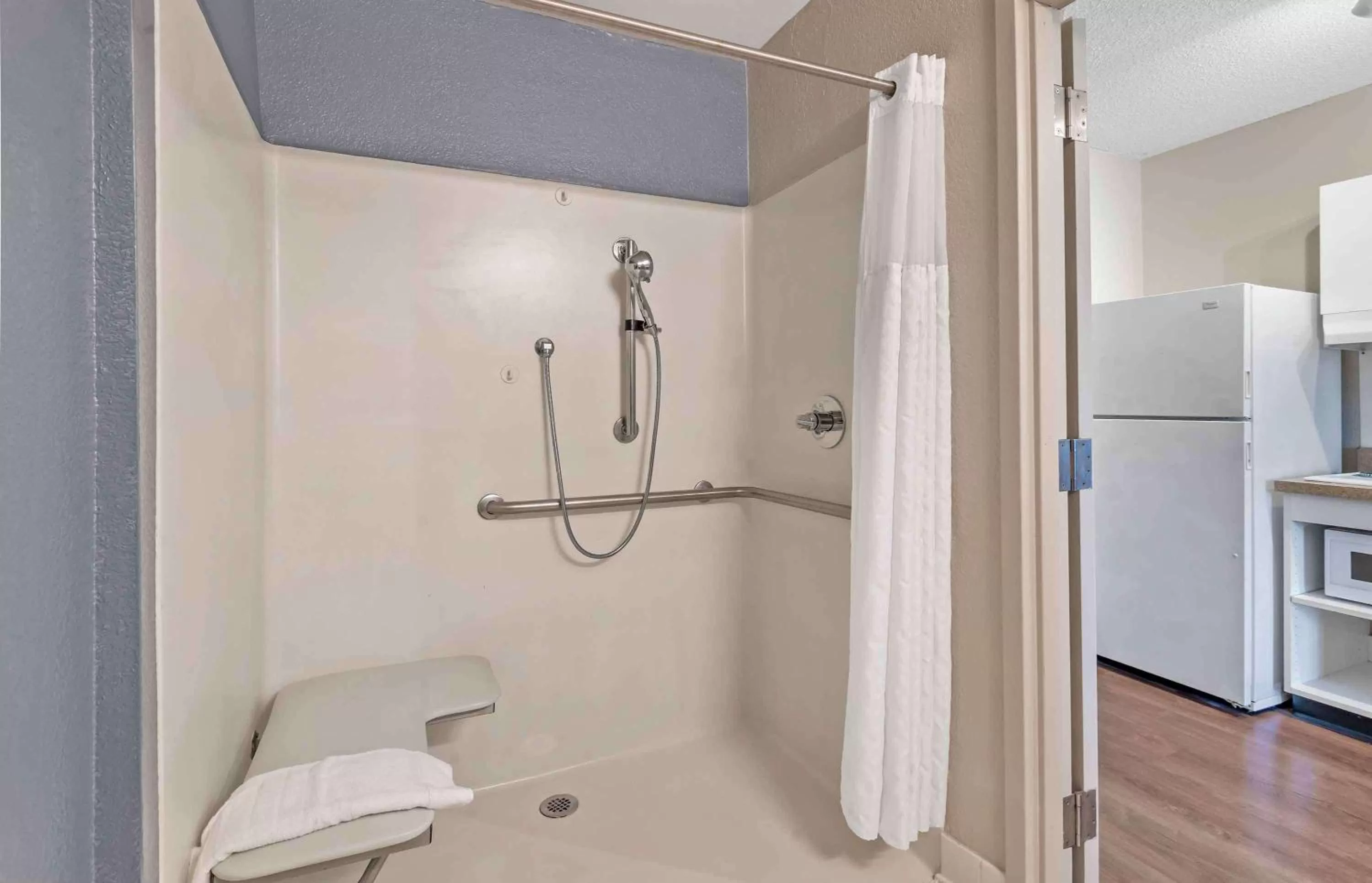 Bathroom in Extended Stay America Select Suites - Charlotte - Tyvola Rd