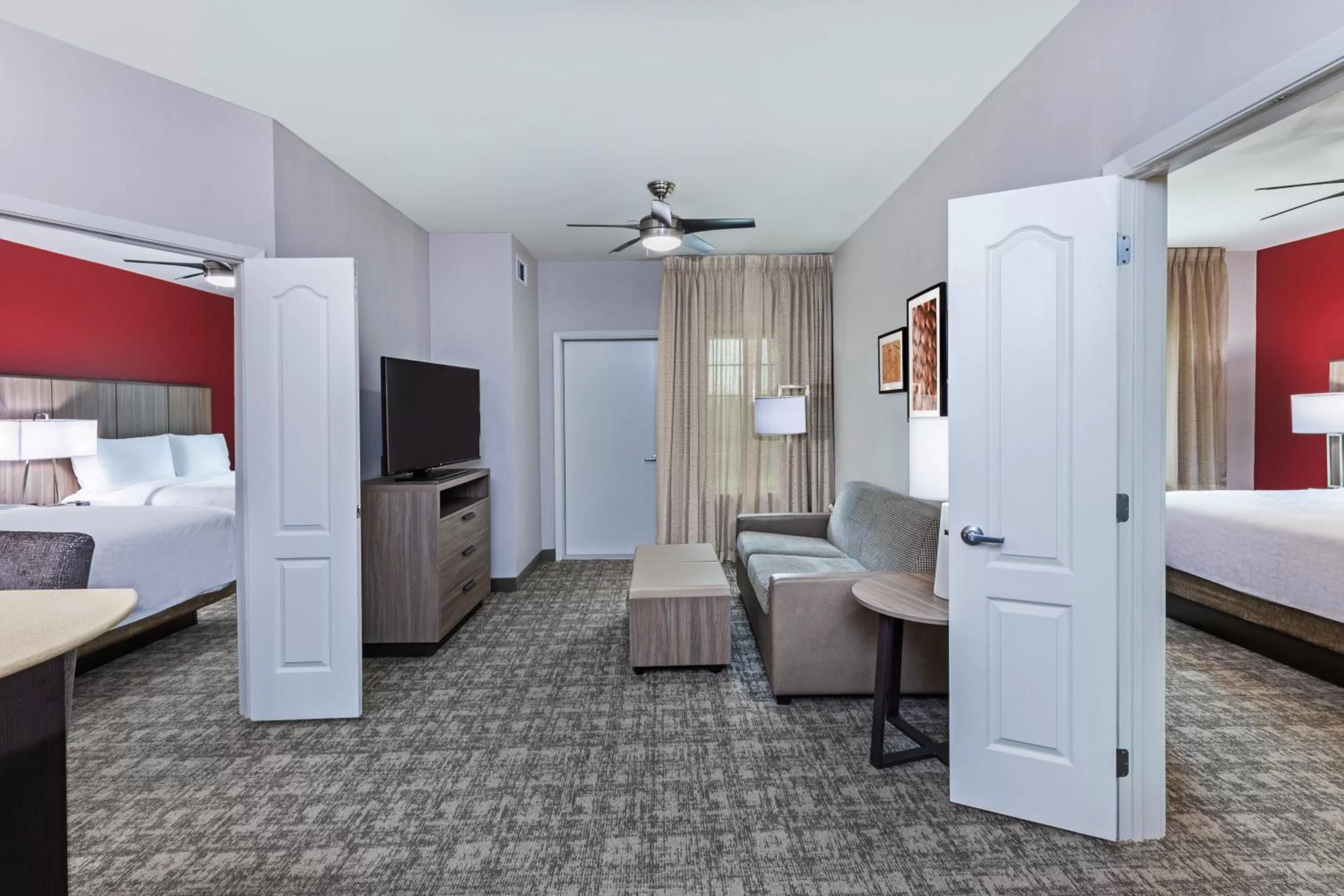 Photo of the whole room, Bed in Staybridge Suites - Houston IAH Airport East by IHG