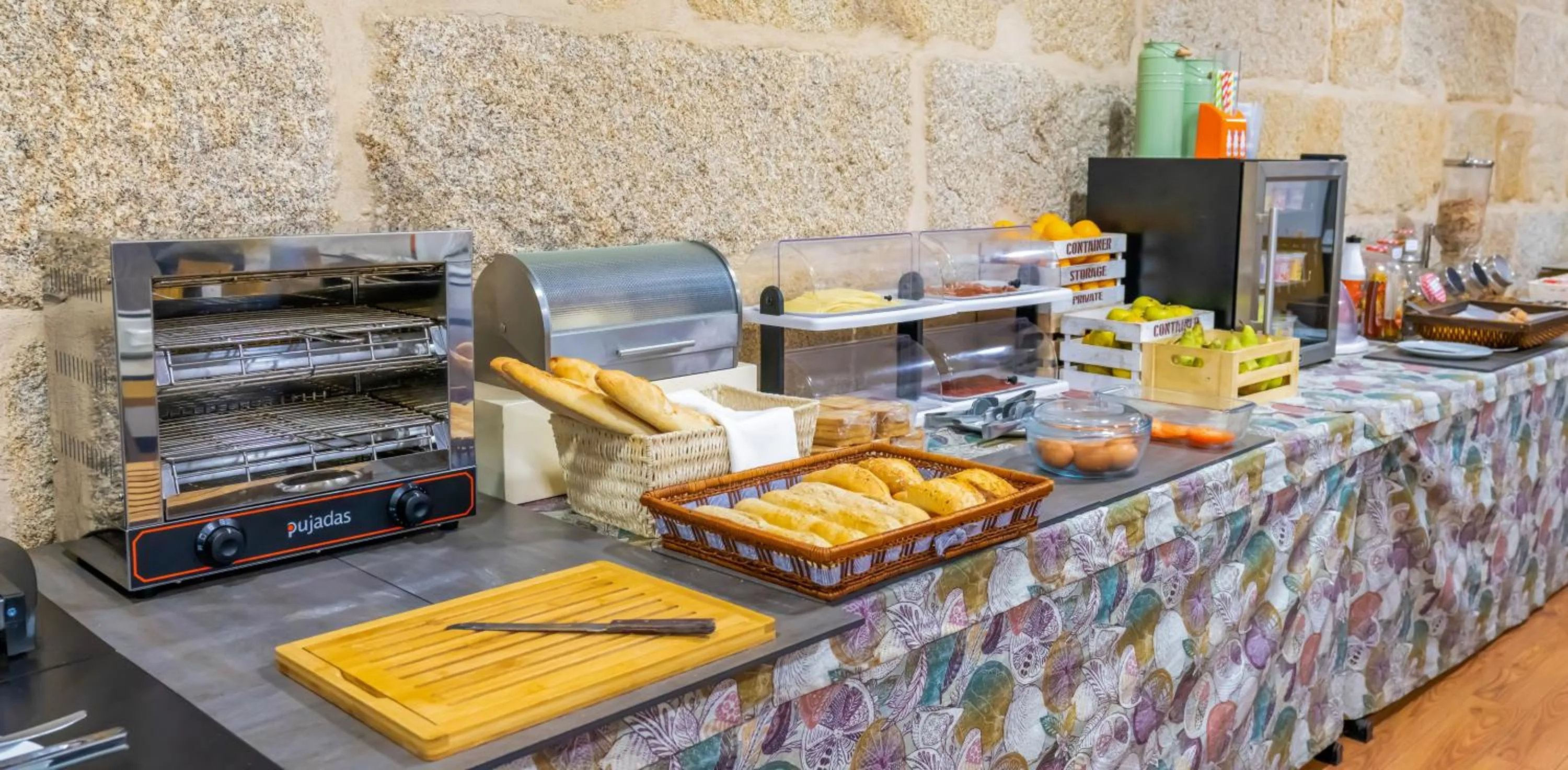 Buffet breakfast in Hotel Junquera