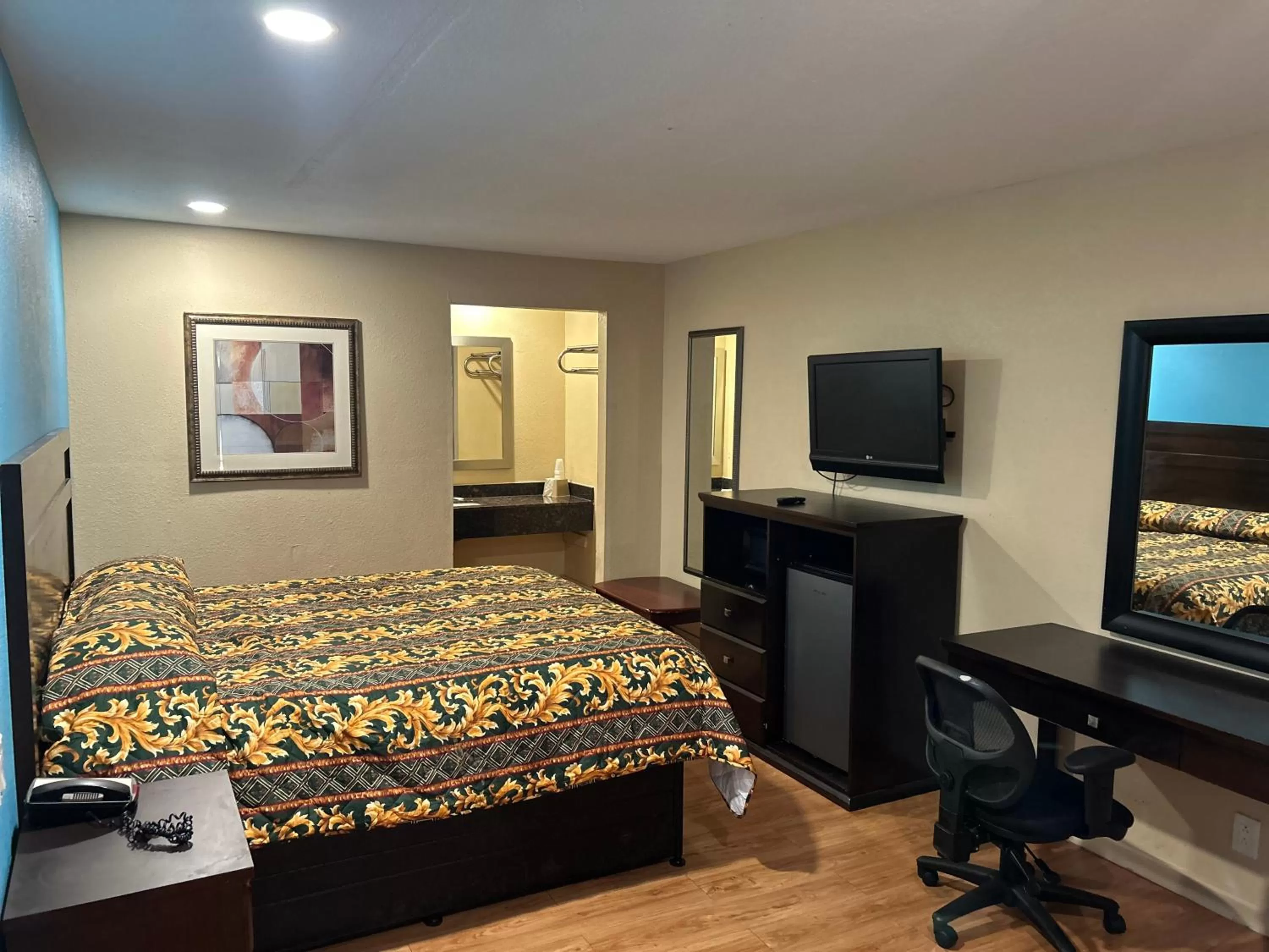 Bedroom, Bed in Super 7