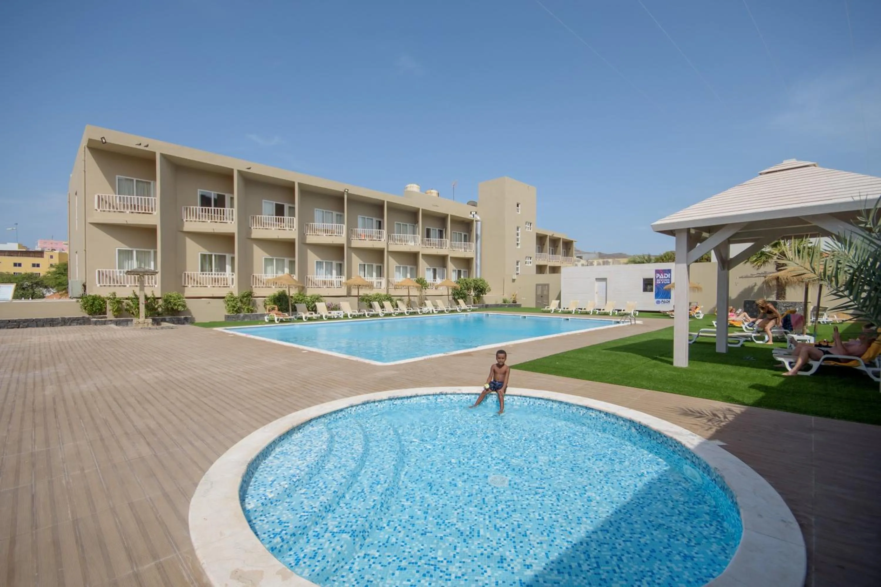 Swimming pool in Oasis Porto Grande