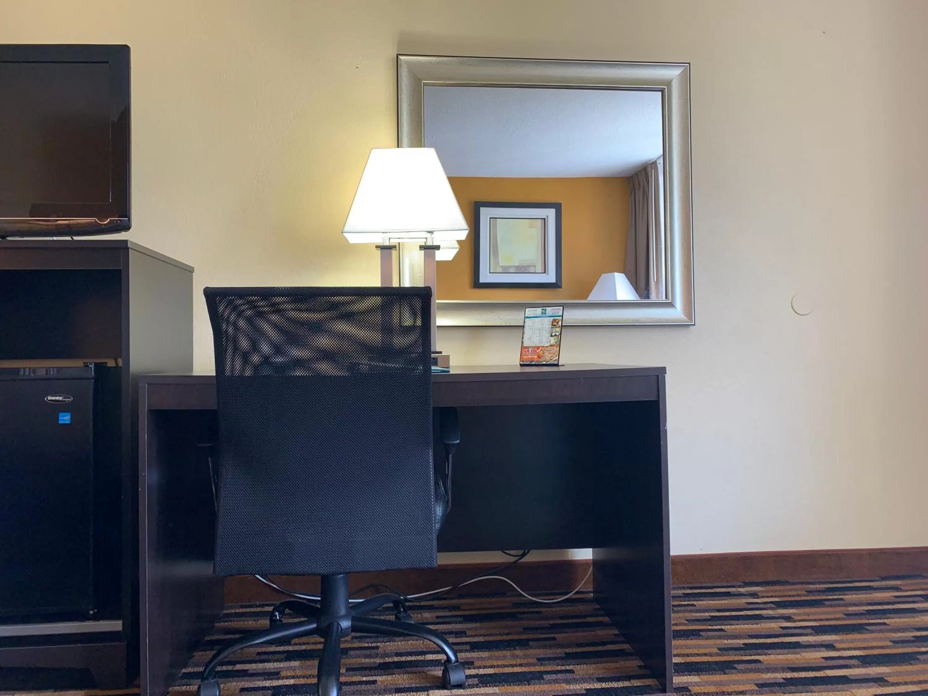 TV and multimedia in Quality Inn University Area