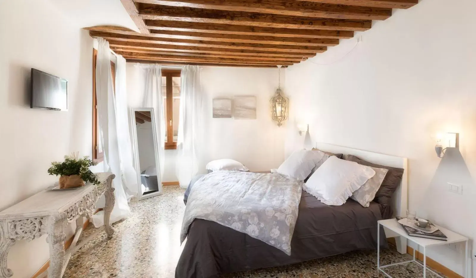 Double Room in Laguna724 Double Room in Laguna724