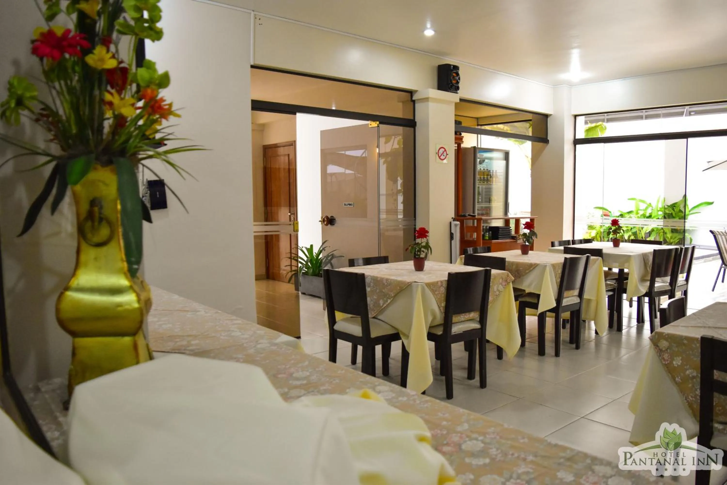 Restaurant/places to eat in Hotel Pantanal Inn