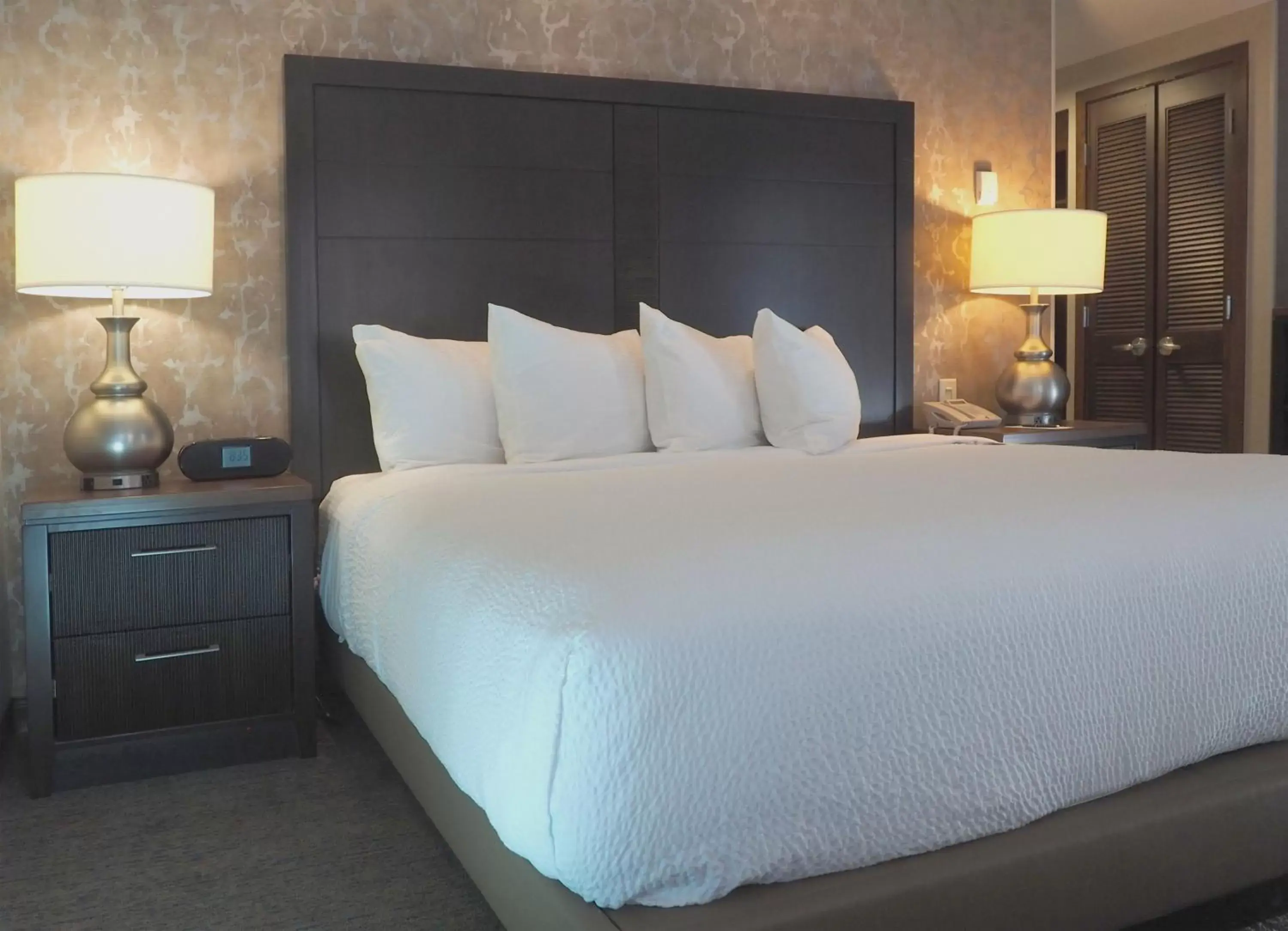 Deluxe King Room in Kahler Grand Hotel Deluxe King Room in Kahler Grand Hotel