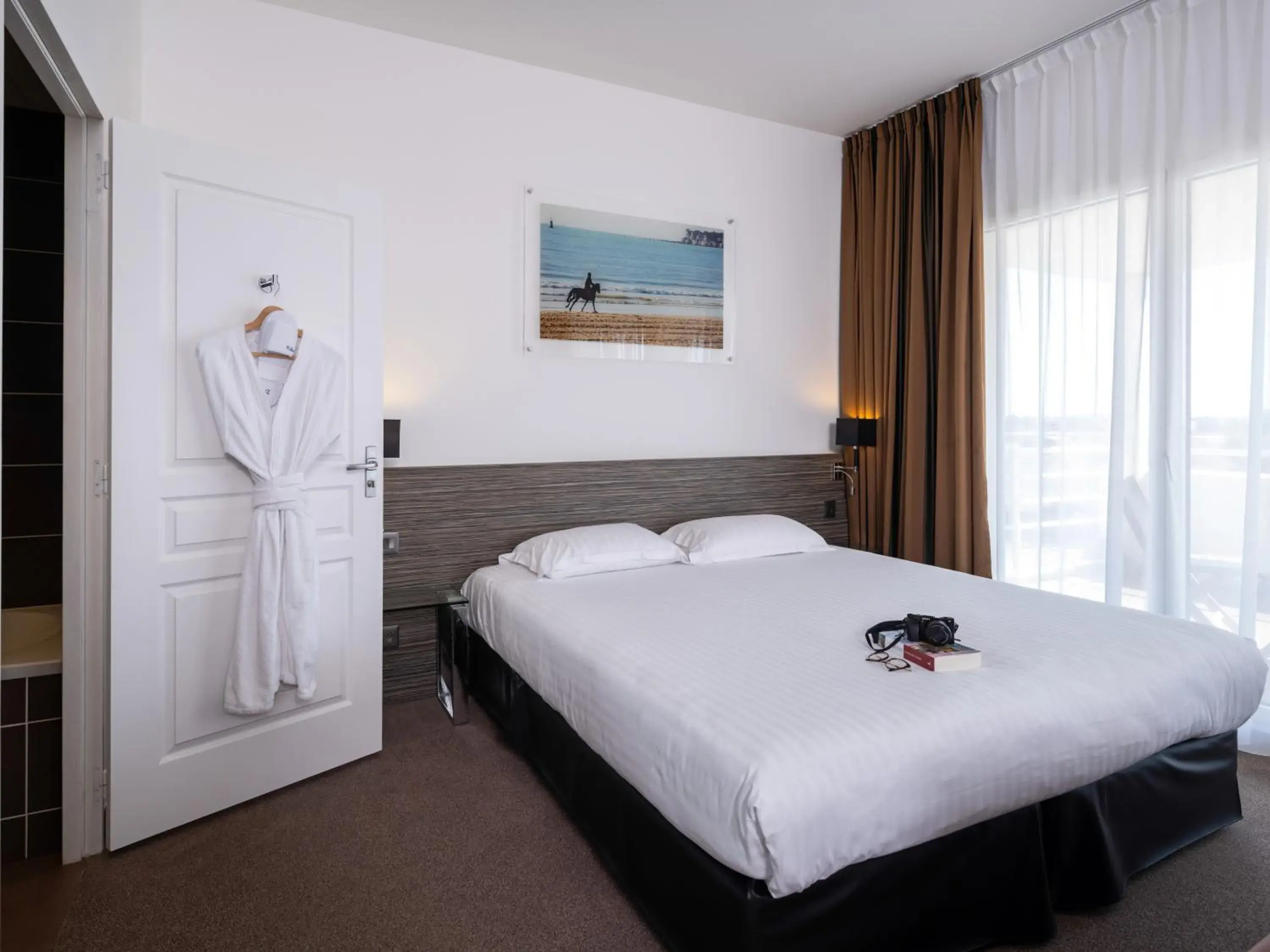 Deluxe Room in Golden Tulip La Baule Hotel and Residence Deluxe Room in Golden Tulip La Baule Hotel and Residence