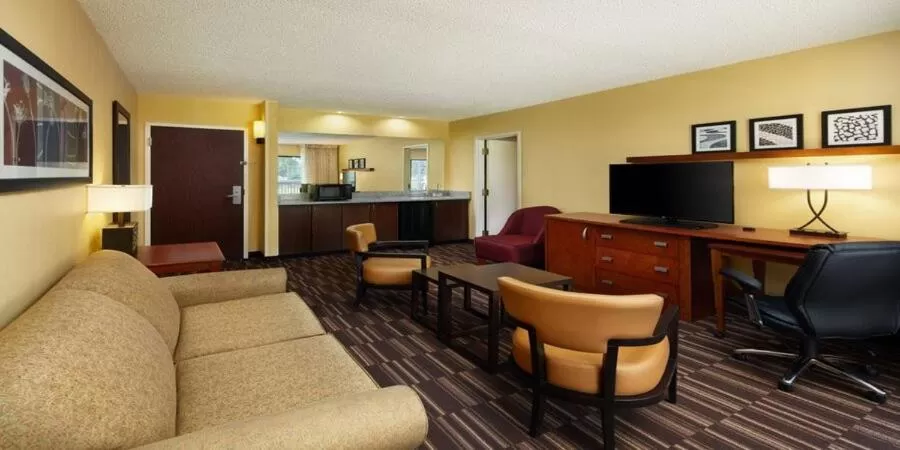 Seating area in Holiday Inn Express Tifton by IHG