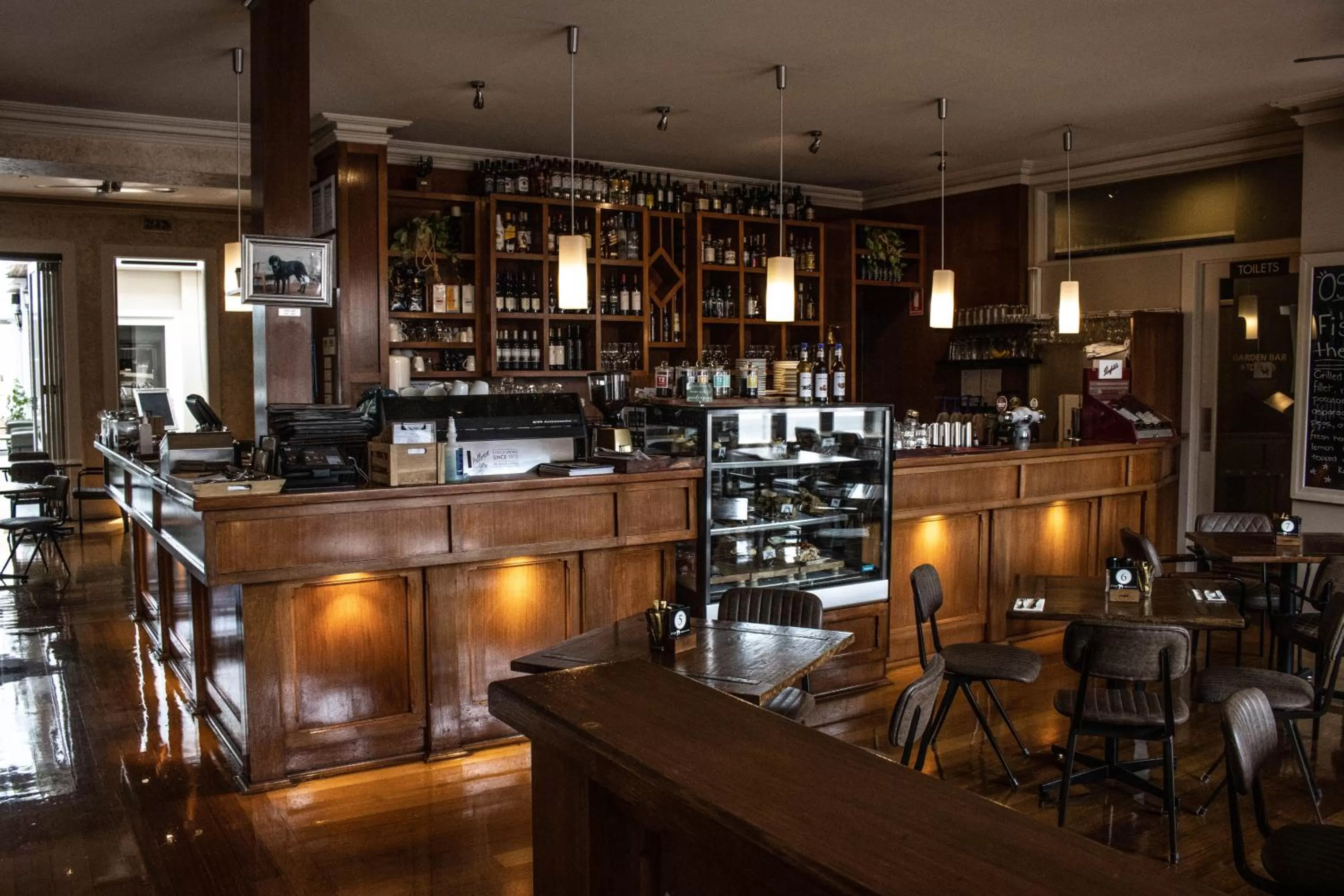 Restaurant/places to eat, Lounge/Bar in Oscars Hotel and Cafe Bar