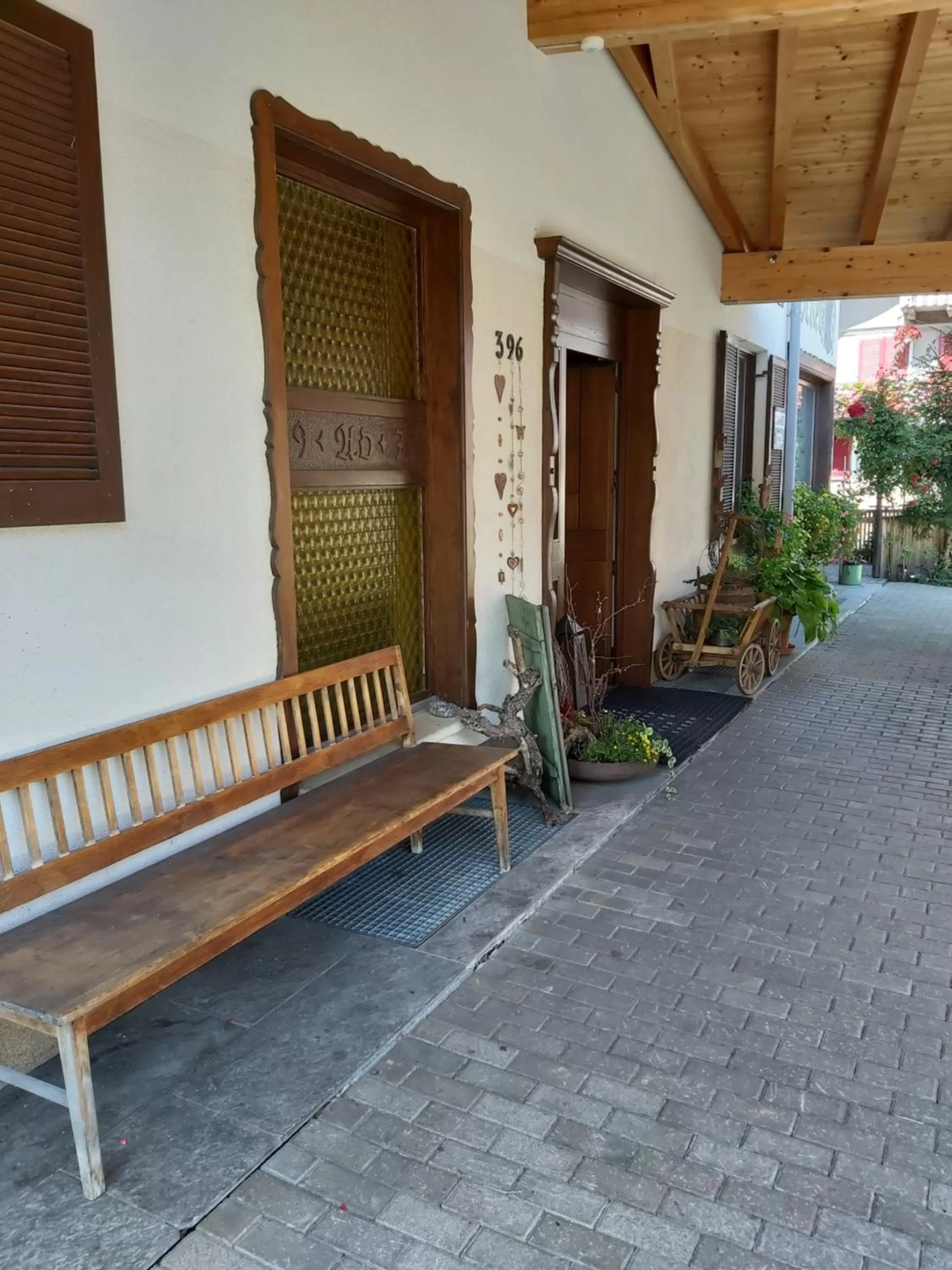 Property building, Swimming Pool in Gästehaus Gitti Dorner