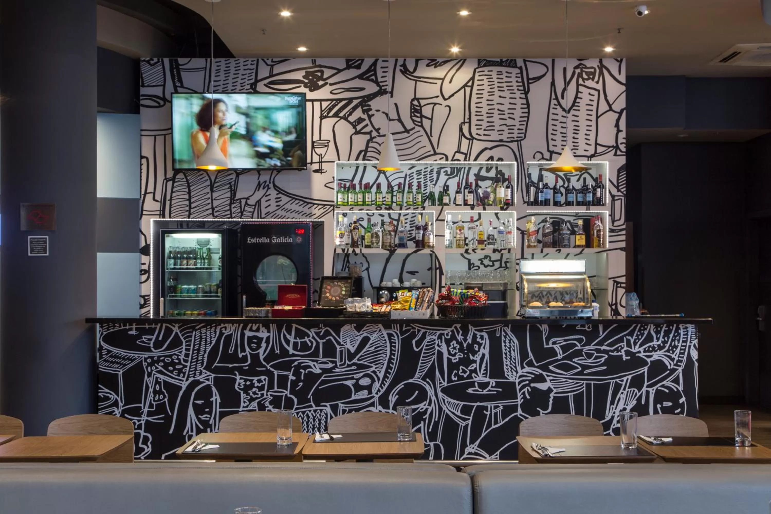 Restaurant/places to eat in ibis Tambore