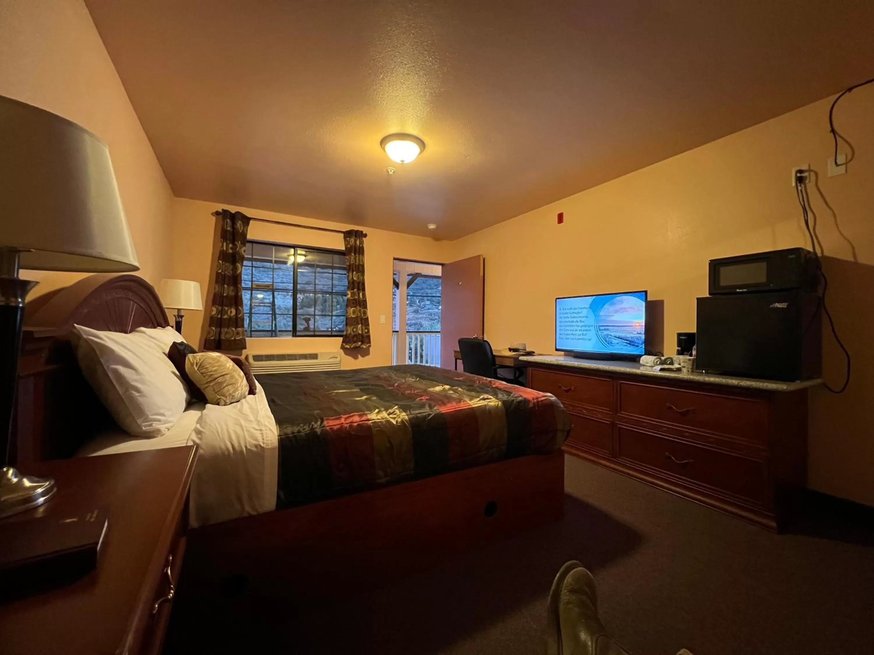 Bed in Frazier View Motel