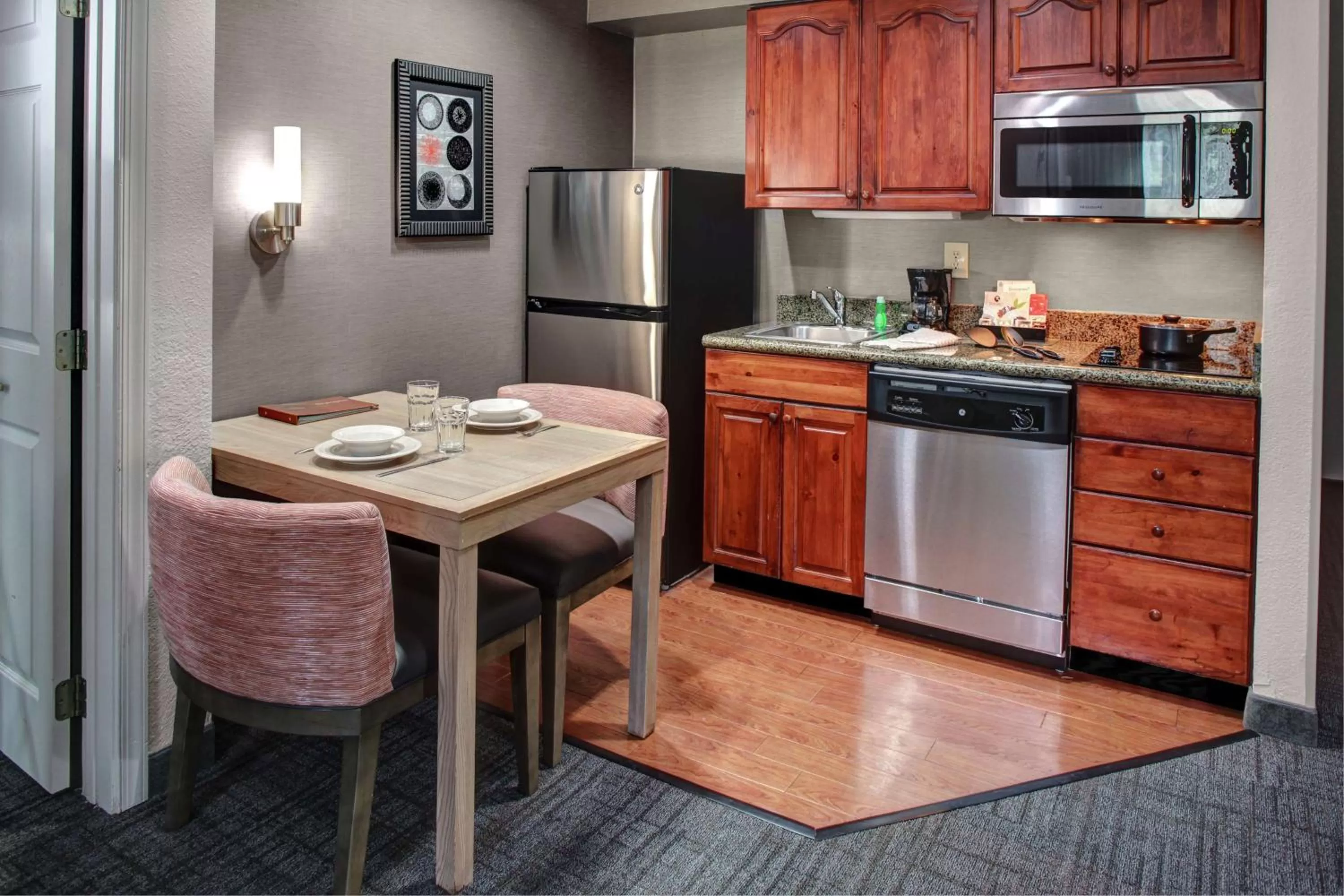 Kitchen or kitchenette in Homewood Suites by Hilton Richmond - West End / Innsbrook