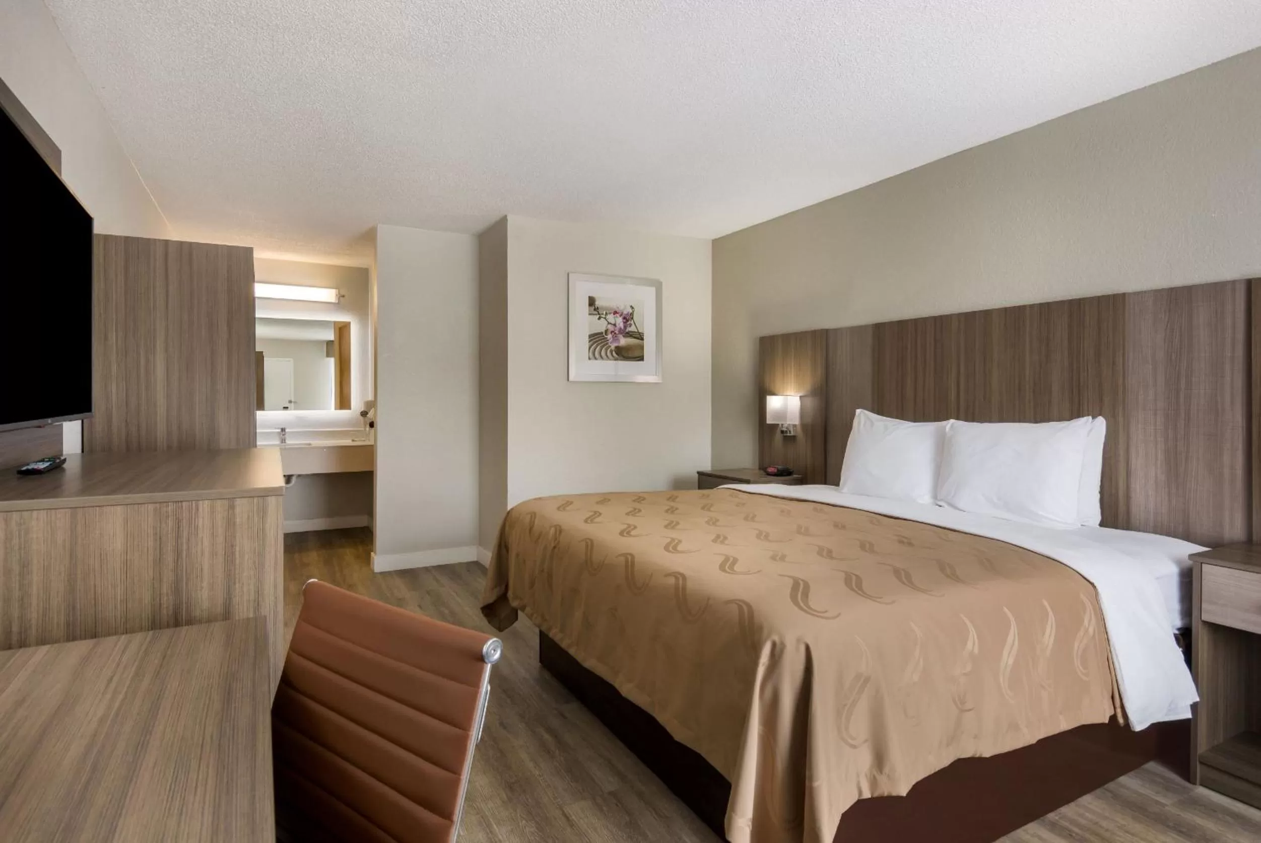 Bed in Quality Inn Emporia