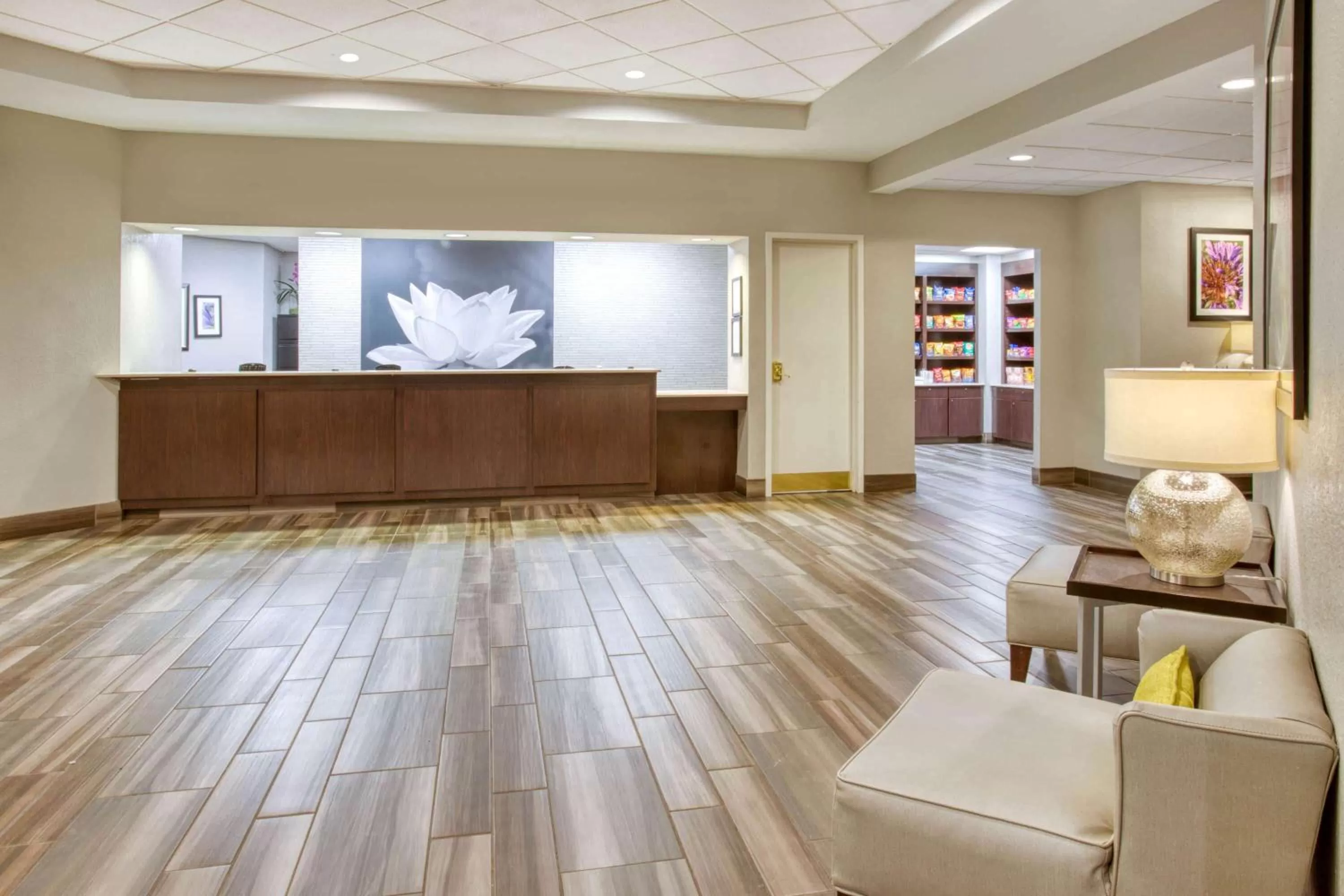 Lobby or reception in La Quinta by Wyndham Minneapolis Bloomington W - FREE AIRPORT SHUTTLE