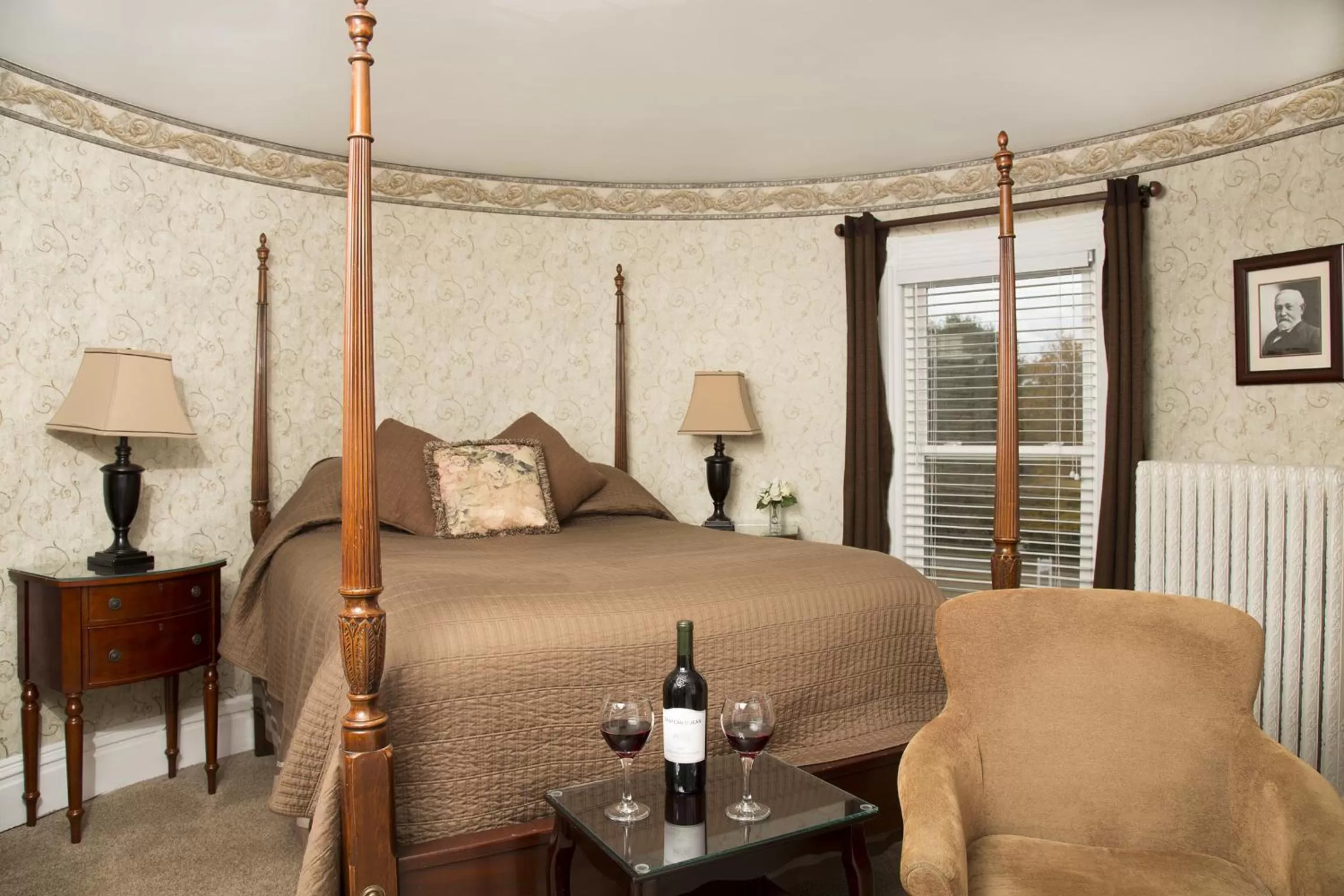 Harrison Bedroom in Glynn House Inn