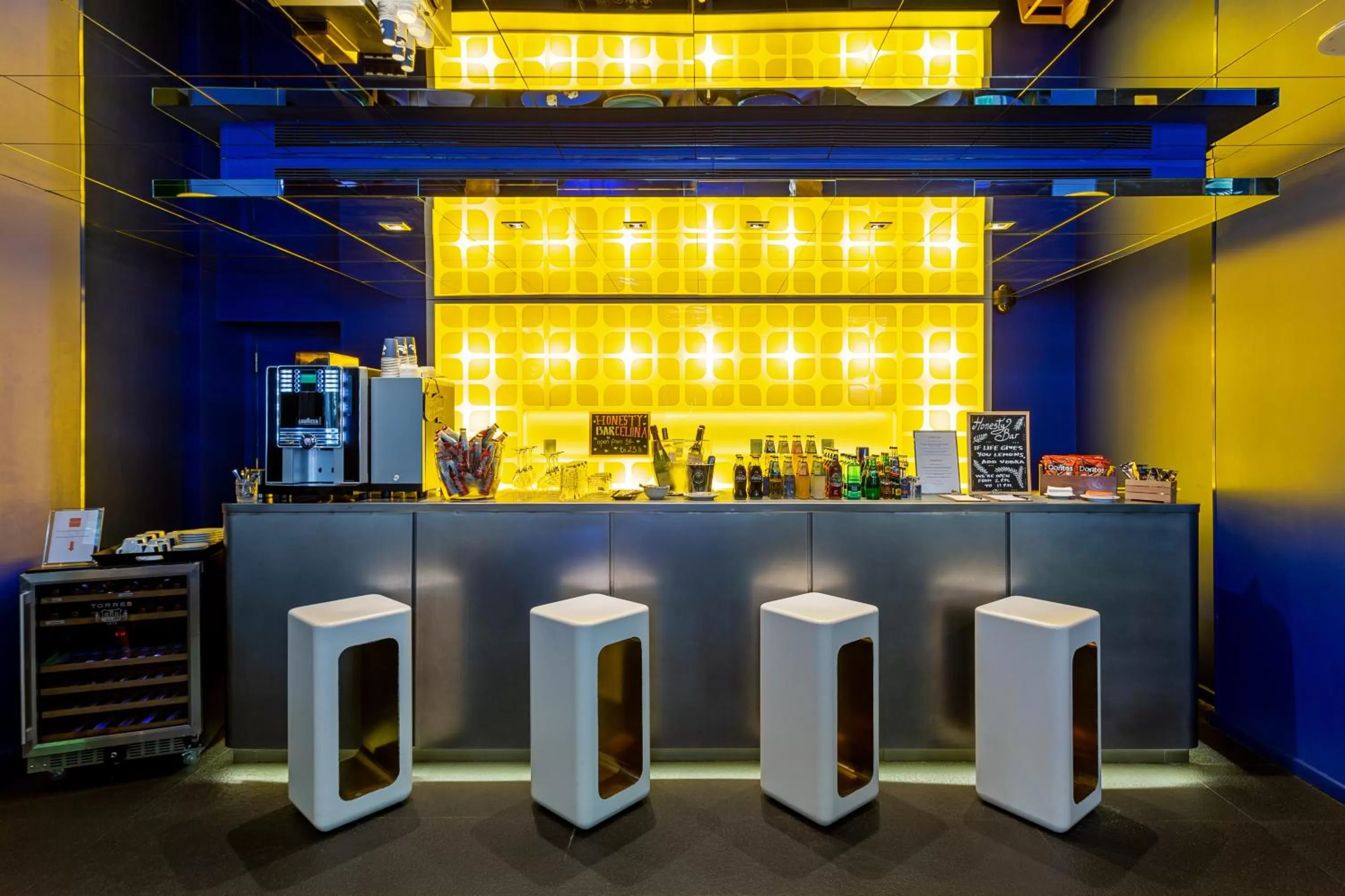 Lounge or bar in Room Mate Carla, Barcelona