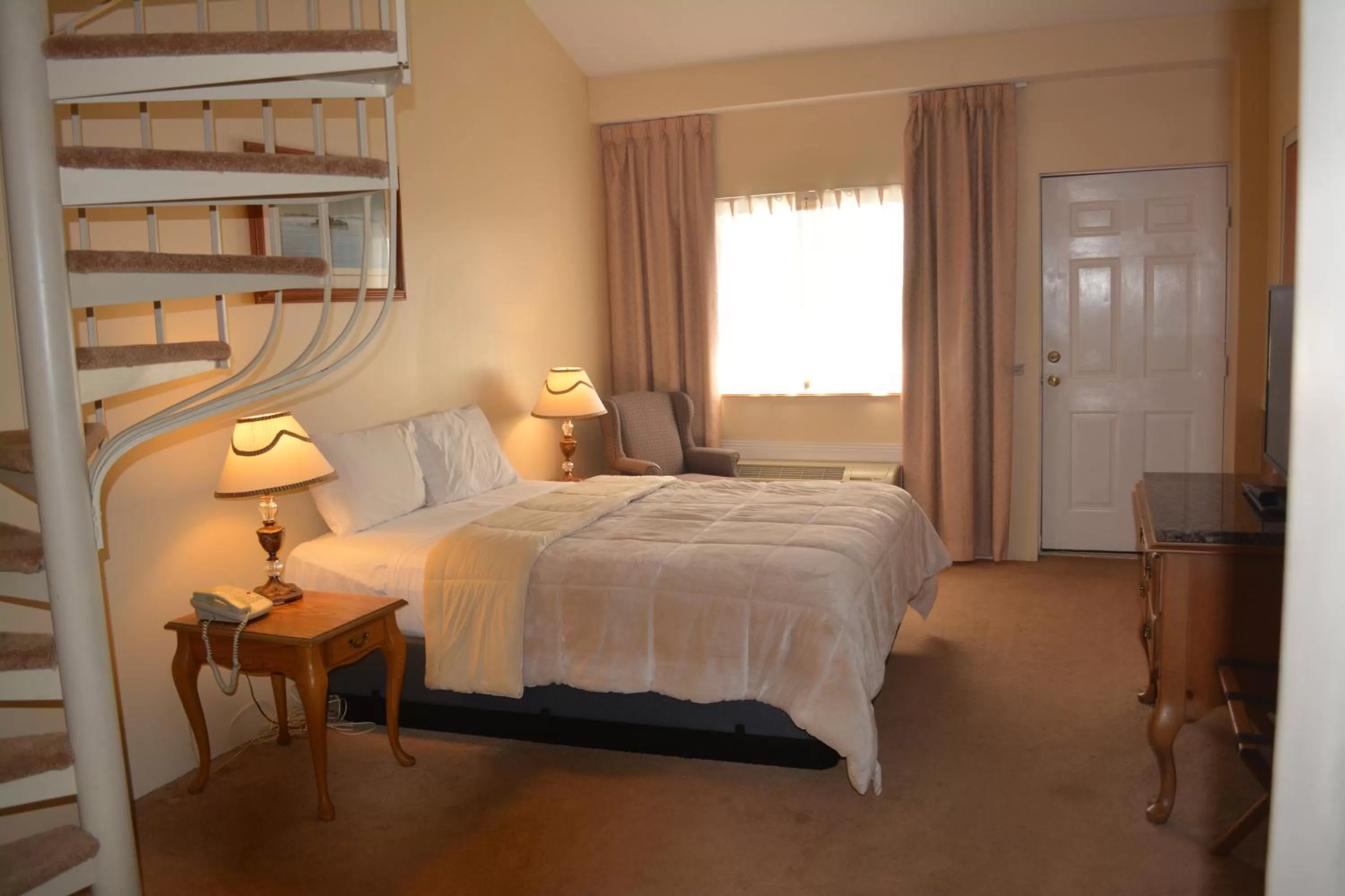 Bed in Riveredge Resort Hotel