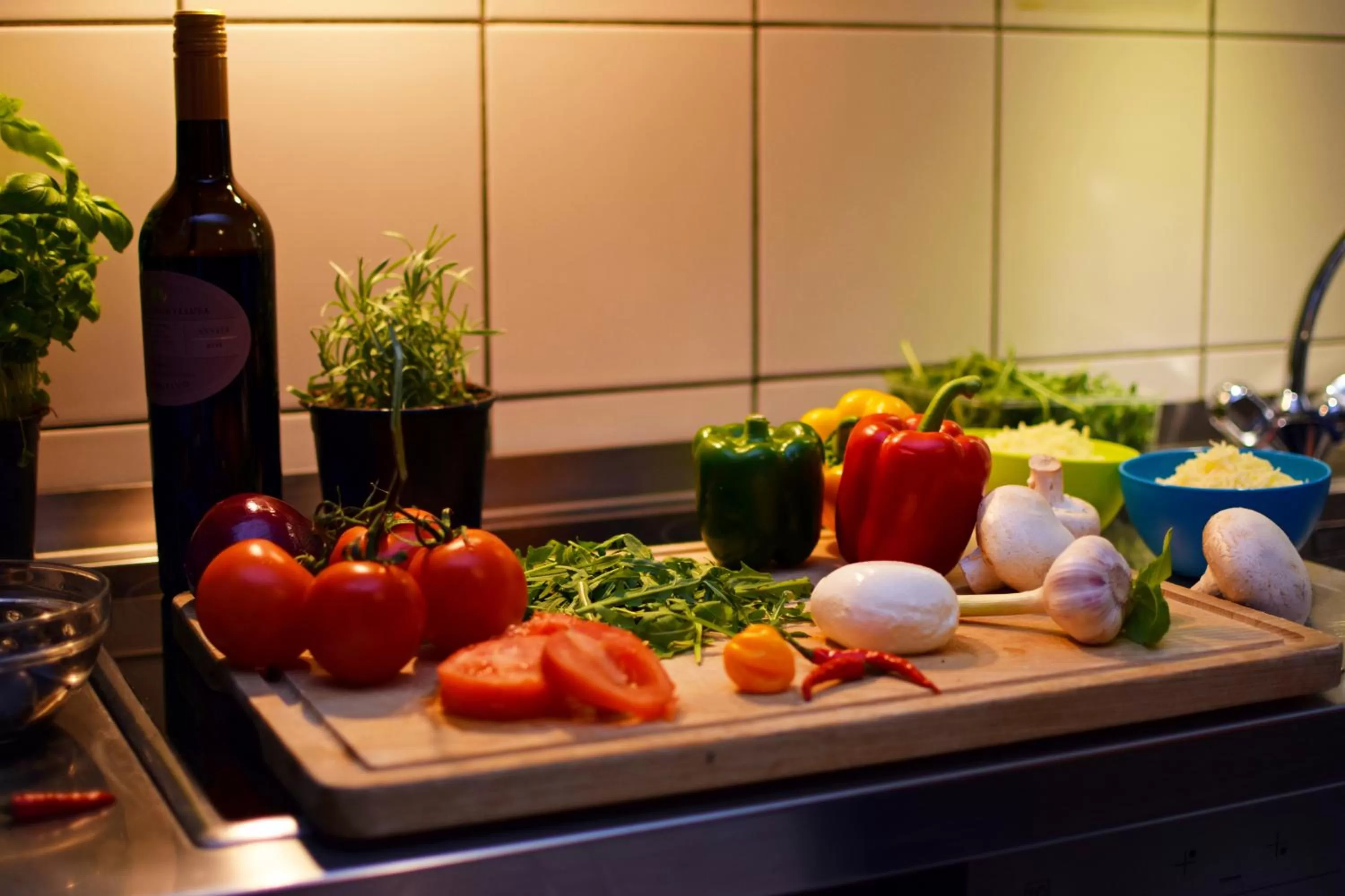 Communal kitchen in Amstel House Hostel