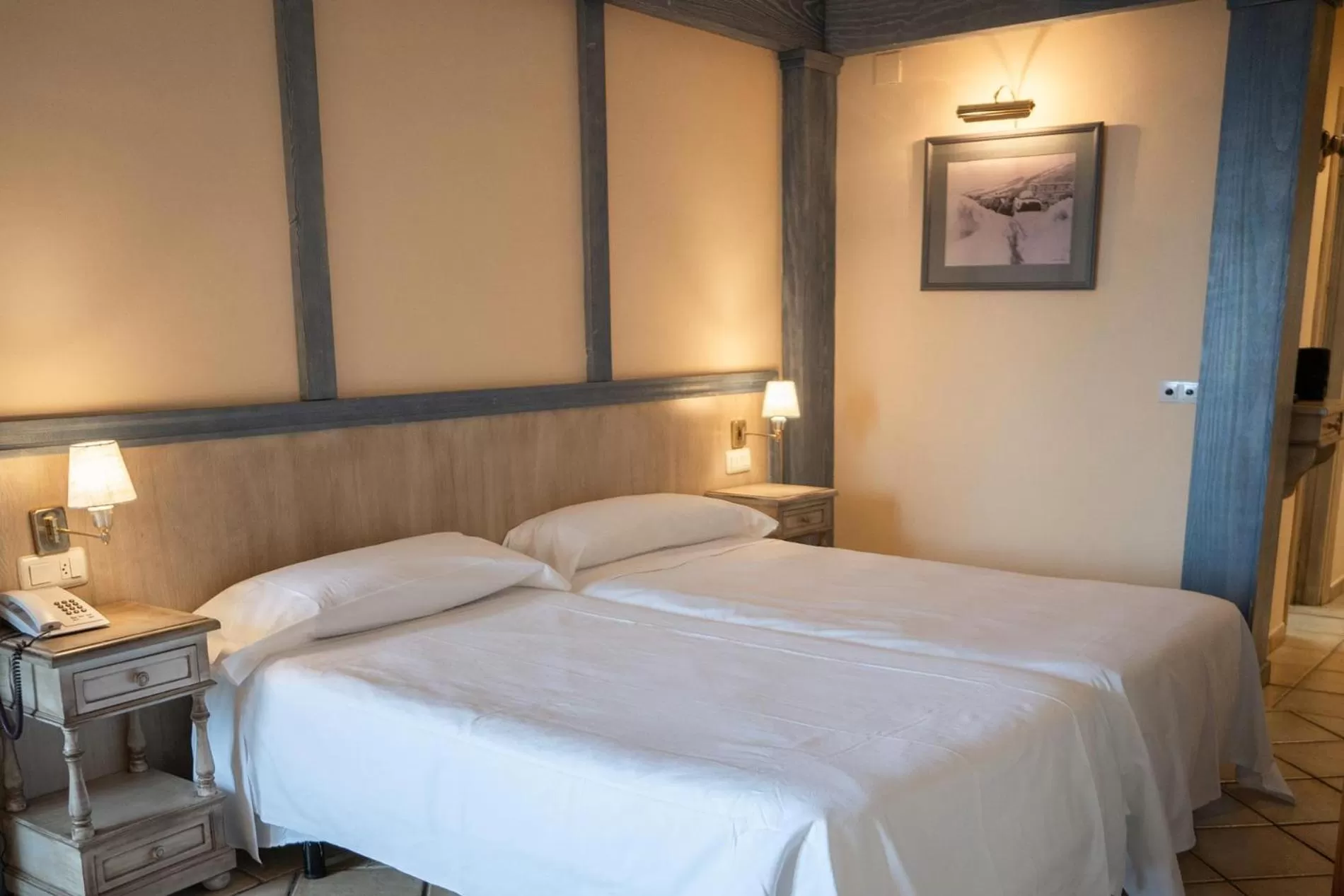 Premium Twin Room (1 Adults + 1 Child) in Hotel Ziryab