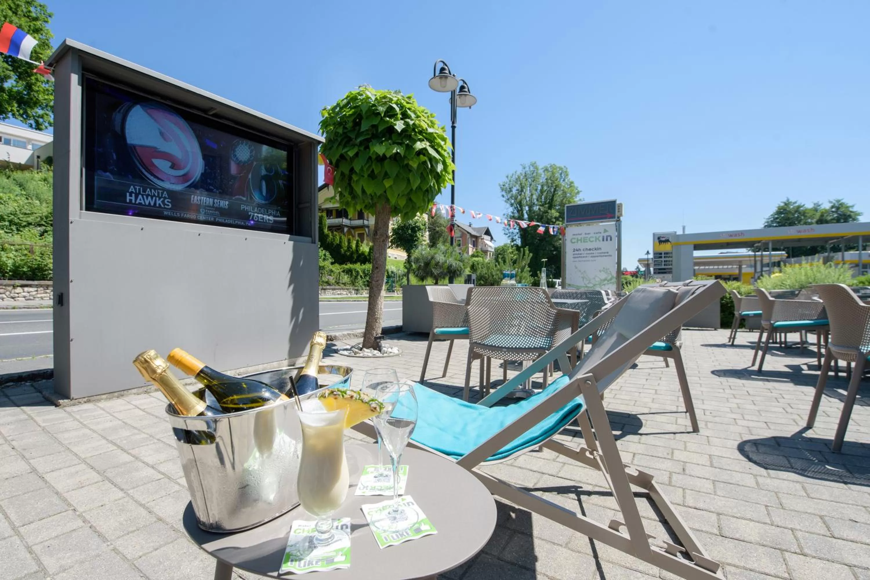 TV and multimedia in Hotel 24 Checkin Velden