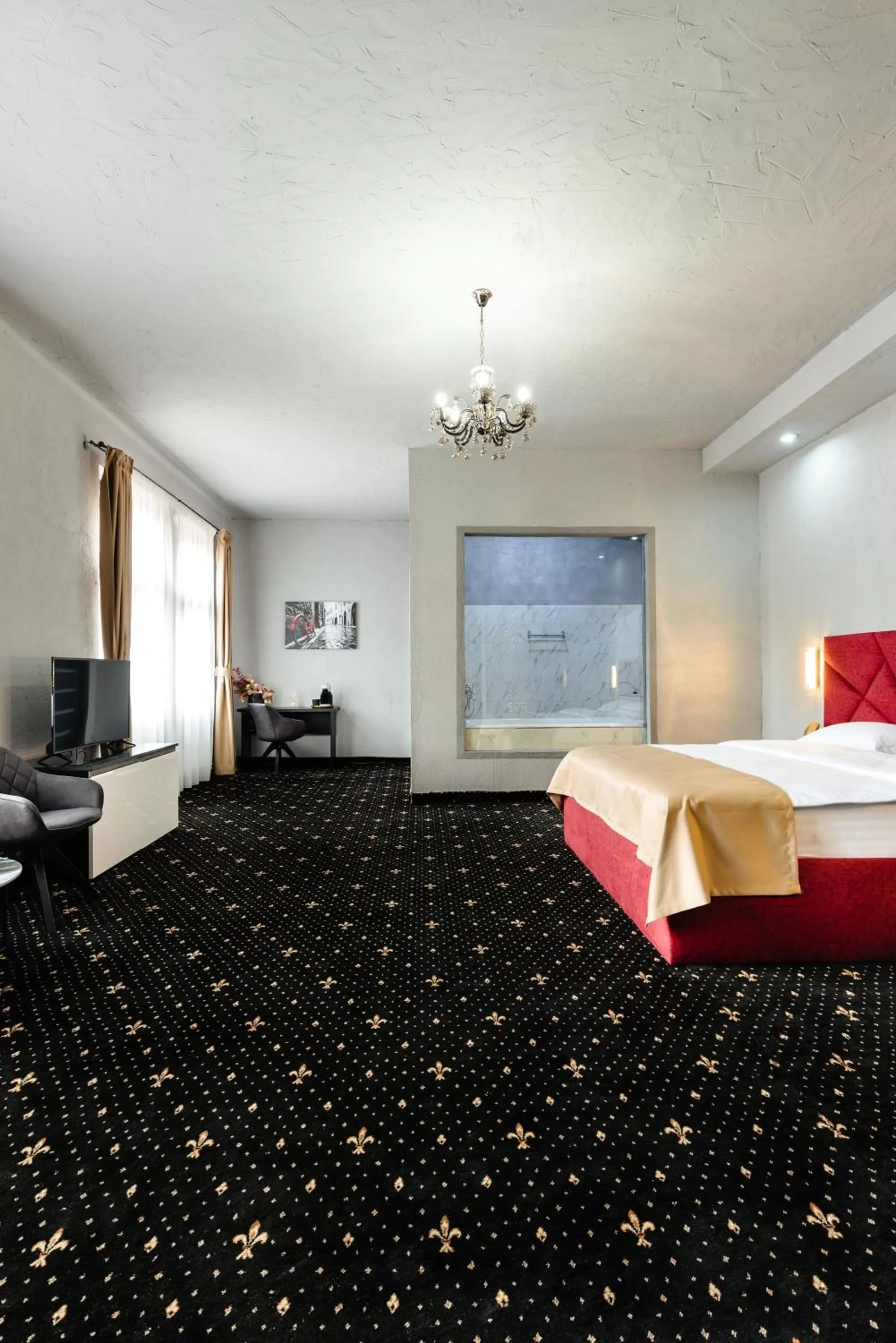 Photo of the whole room, Bed in Palace Bulevard Inn