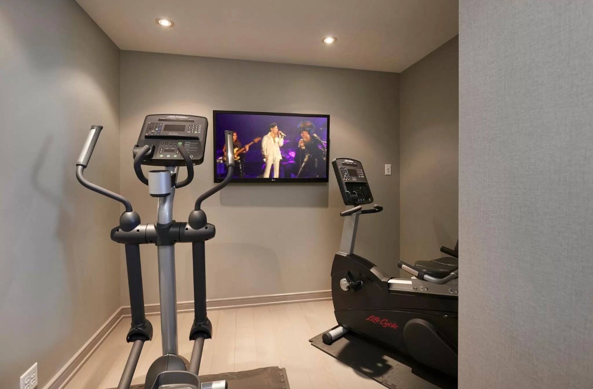 Photo of the whole room in The Lofton Hotel Minneapolis, Tapestry Collection by Hilton