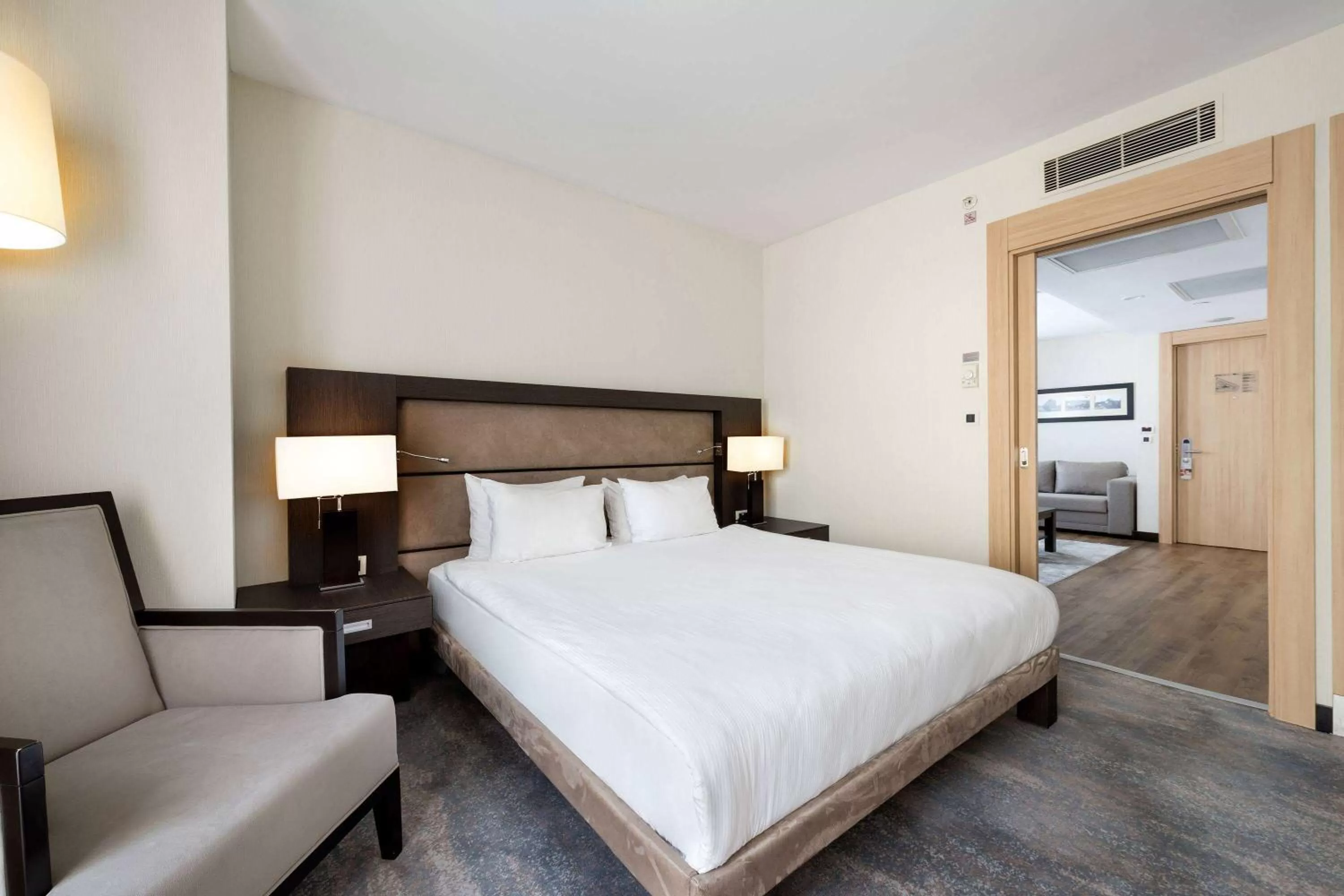 Photo of the whole room, Bed in Ramada Plaza By Wyndham Istanbul City Center