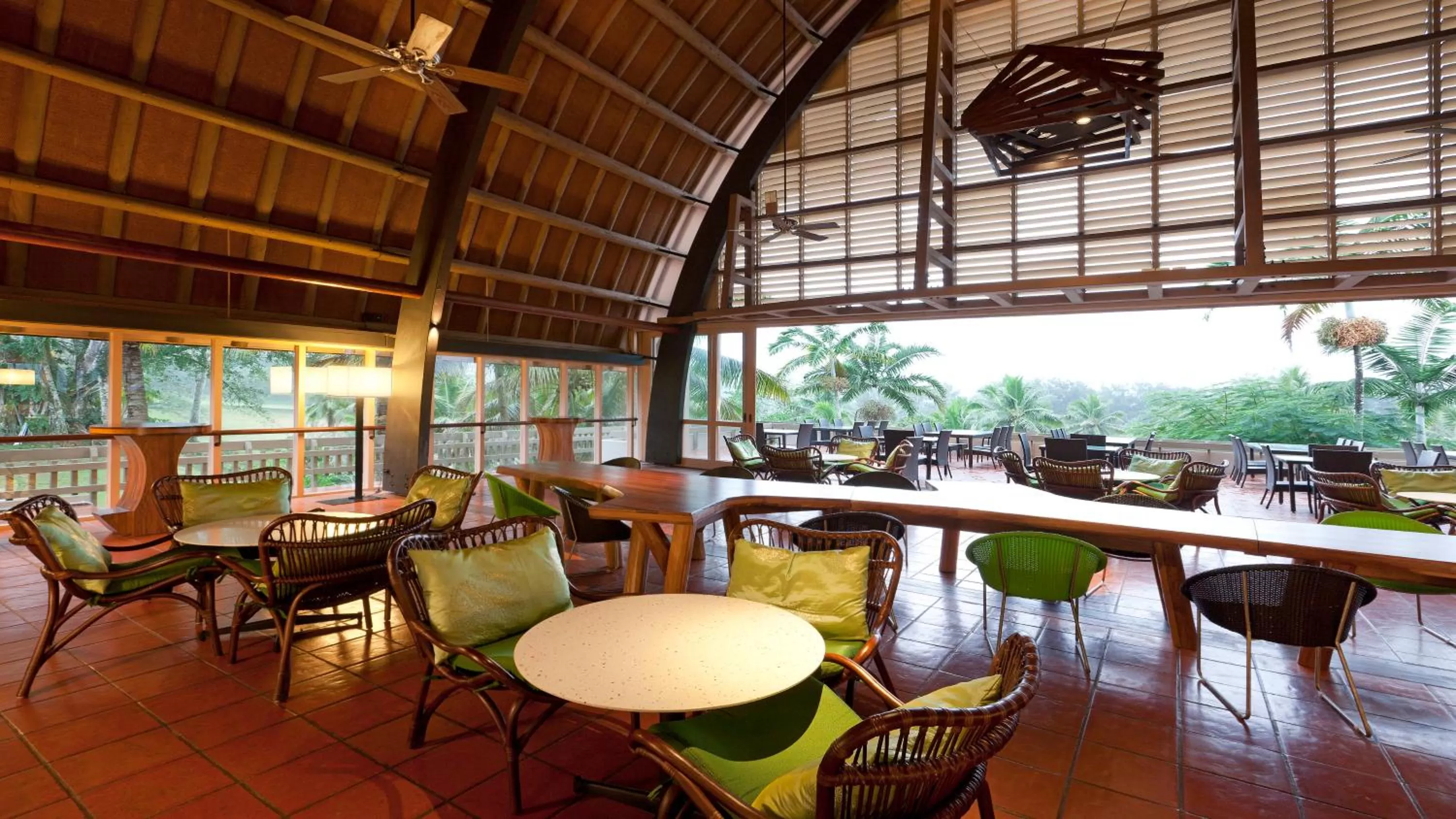 Lounge or bar in Holiday Inn Resort Vanuatu by IHG