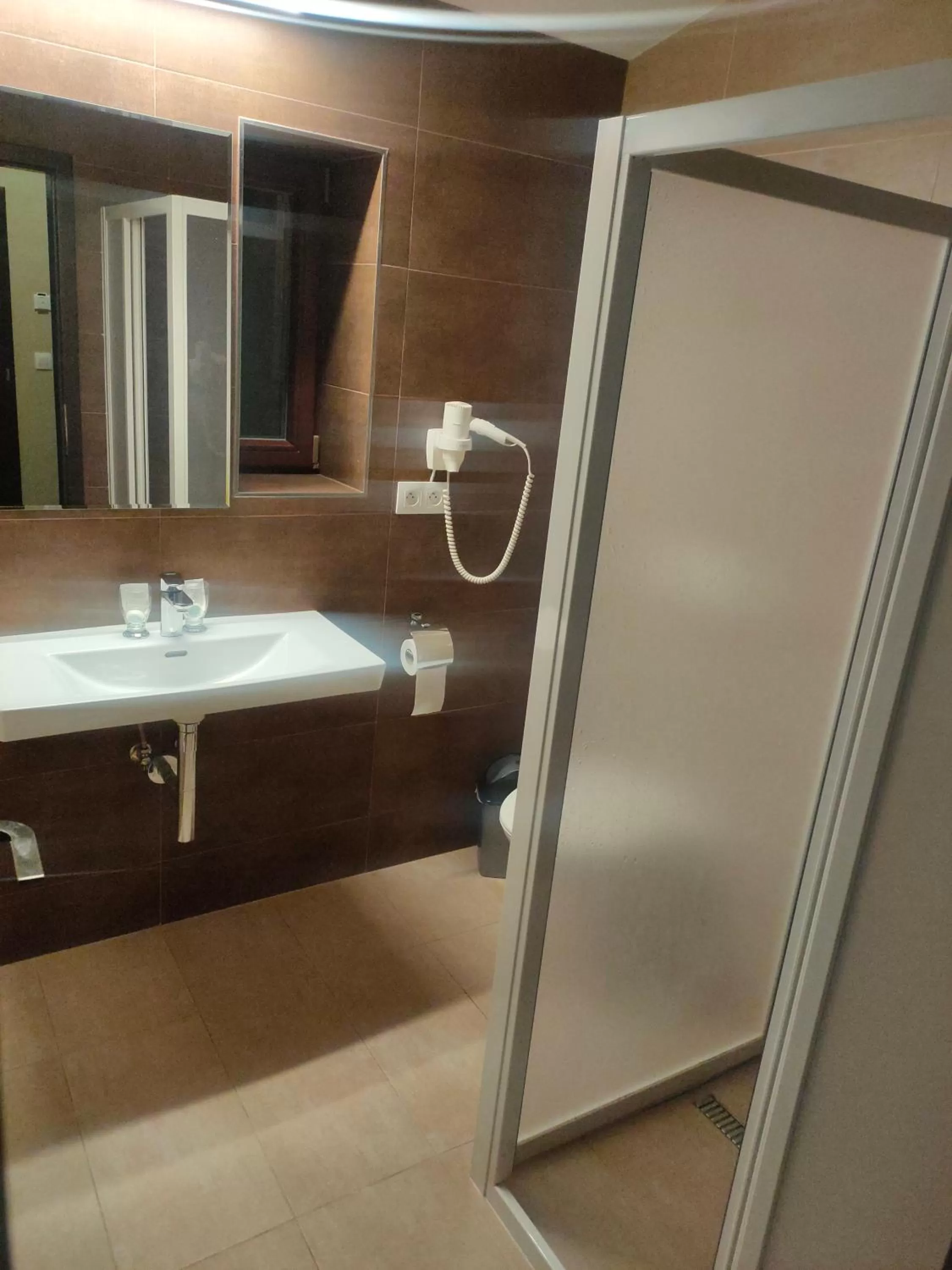 Bathroom in Sun-House Pension&Restaurant -ParkingFree-