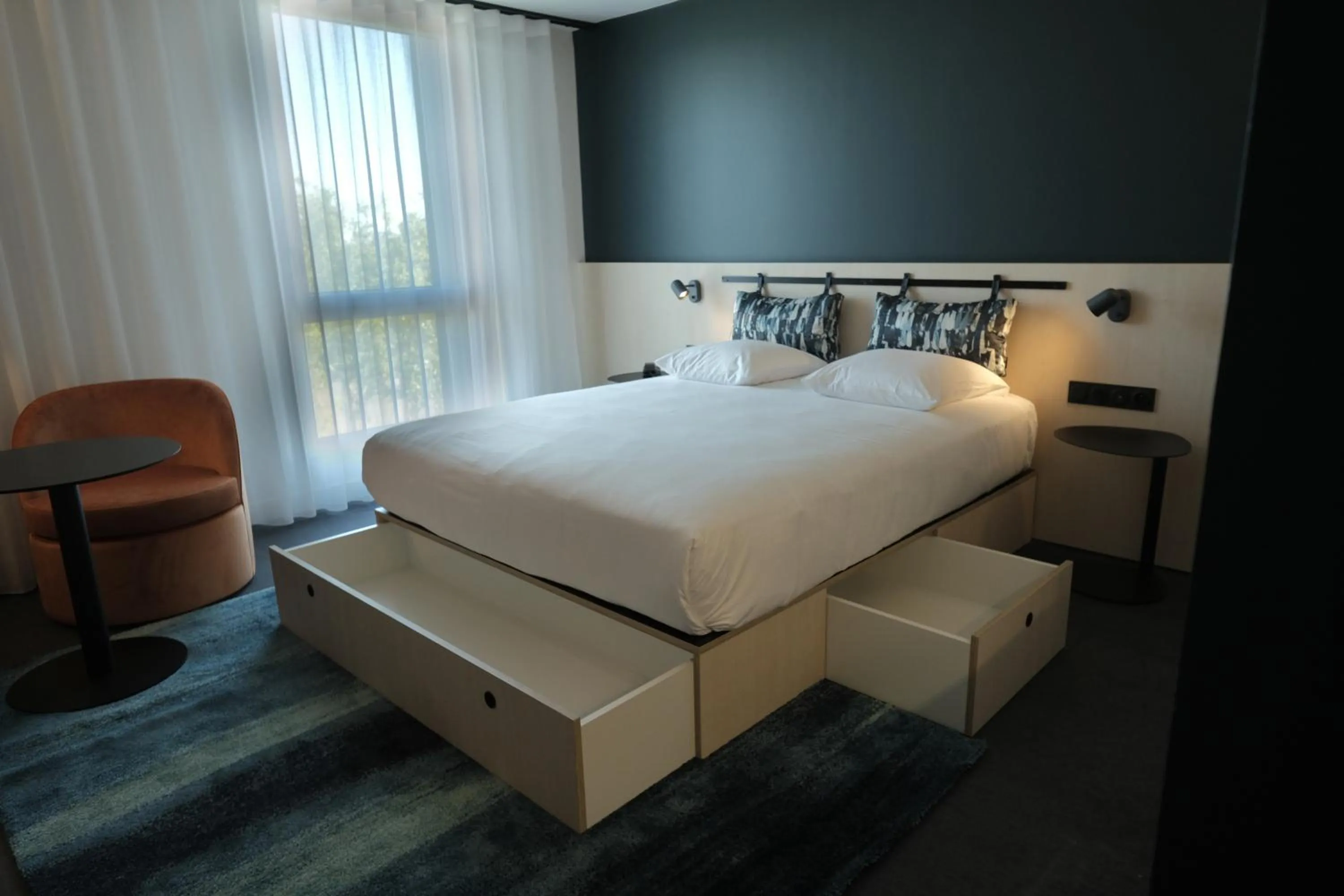 Photo of the whole room, Bed in ibis Styles Bordeaux Lac Bruges