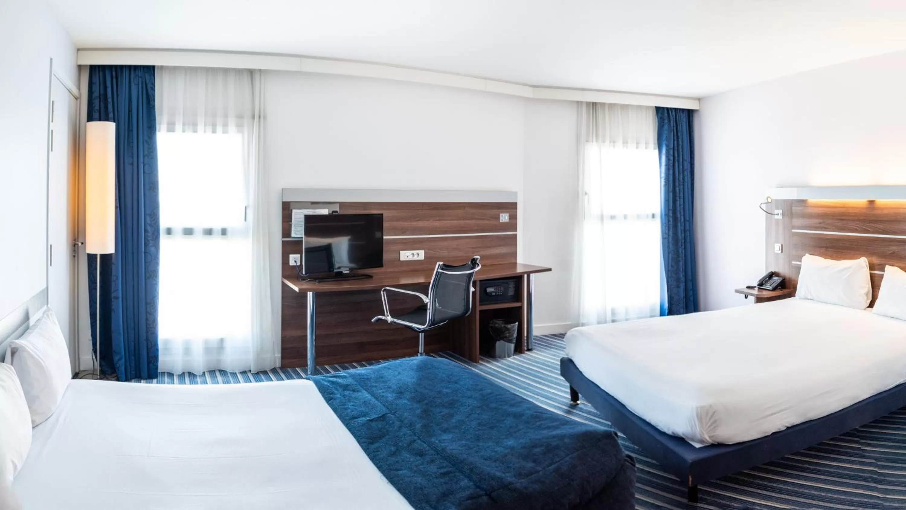 Bedroom, Bed in Hôtel Marseille Centre Gare Saint-Charles