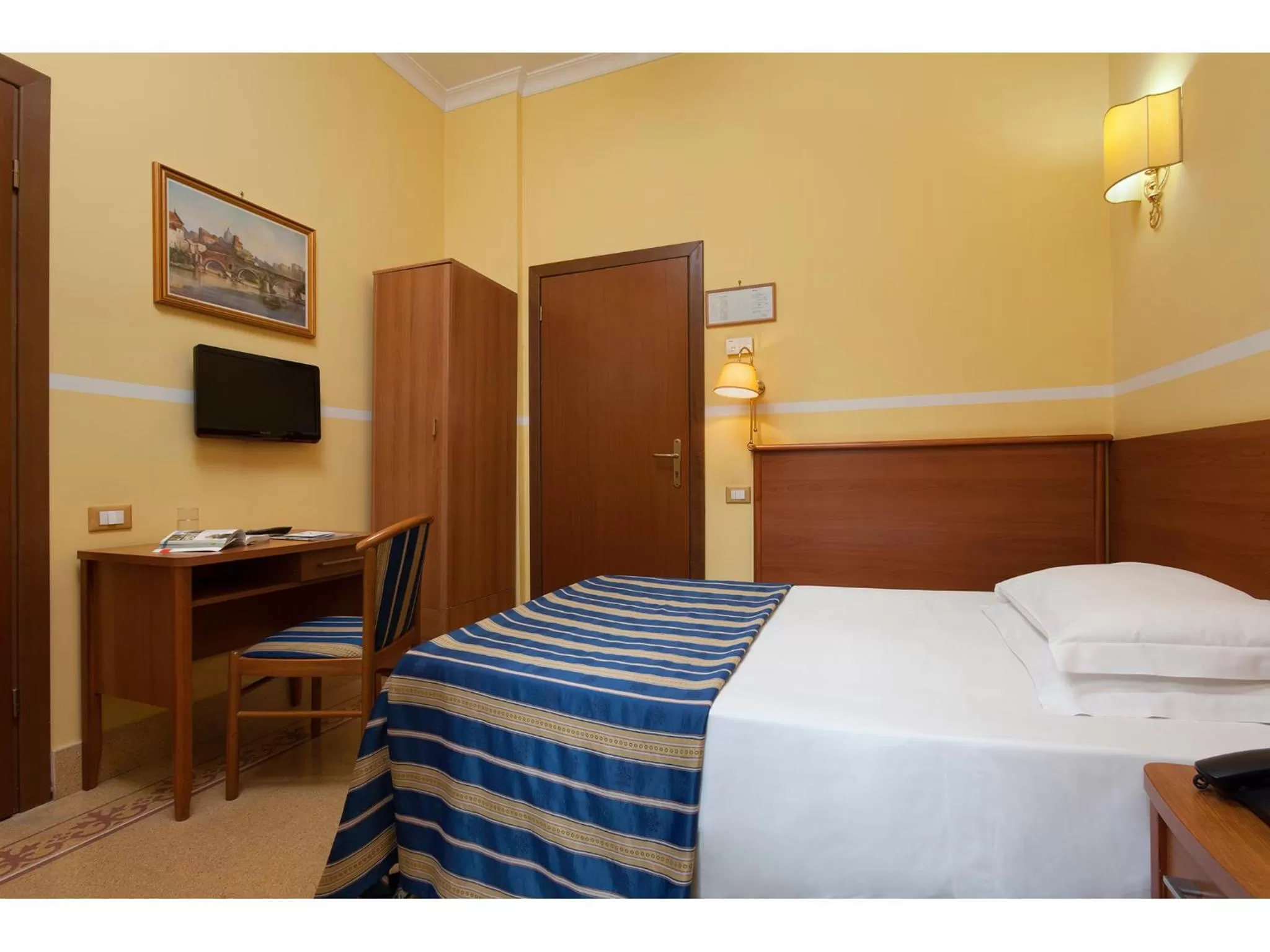 Decorative detail, Bed in Hotel Kennedy