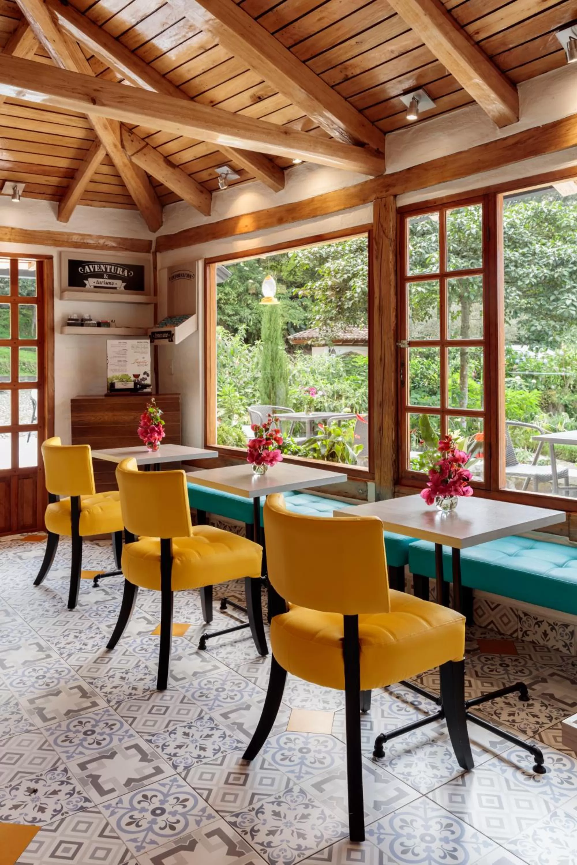 Restaurant/Places to Eat in Luna Volcán, Adventure SPA