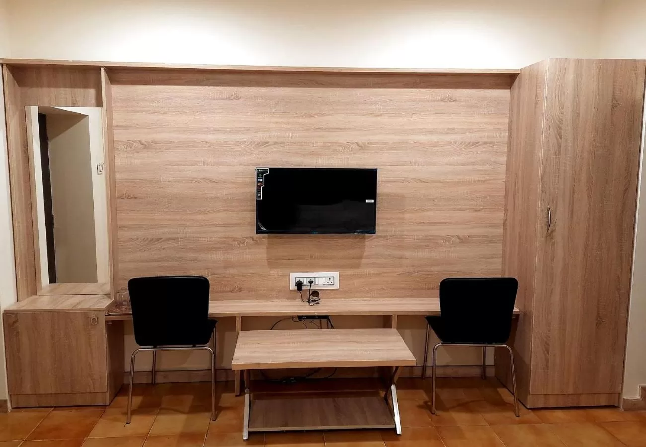 TV and multimedia, TV/Entertainment Center in GRAND KODAI SR INN