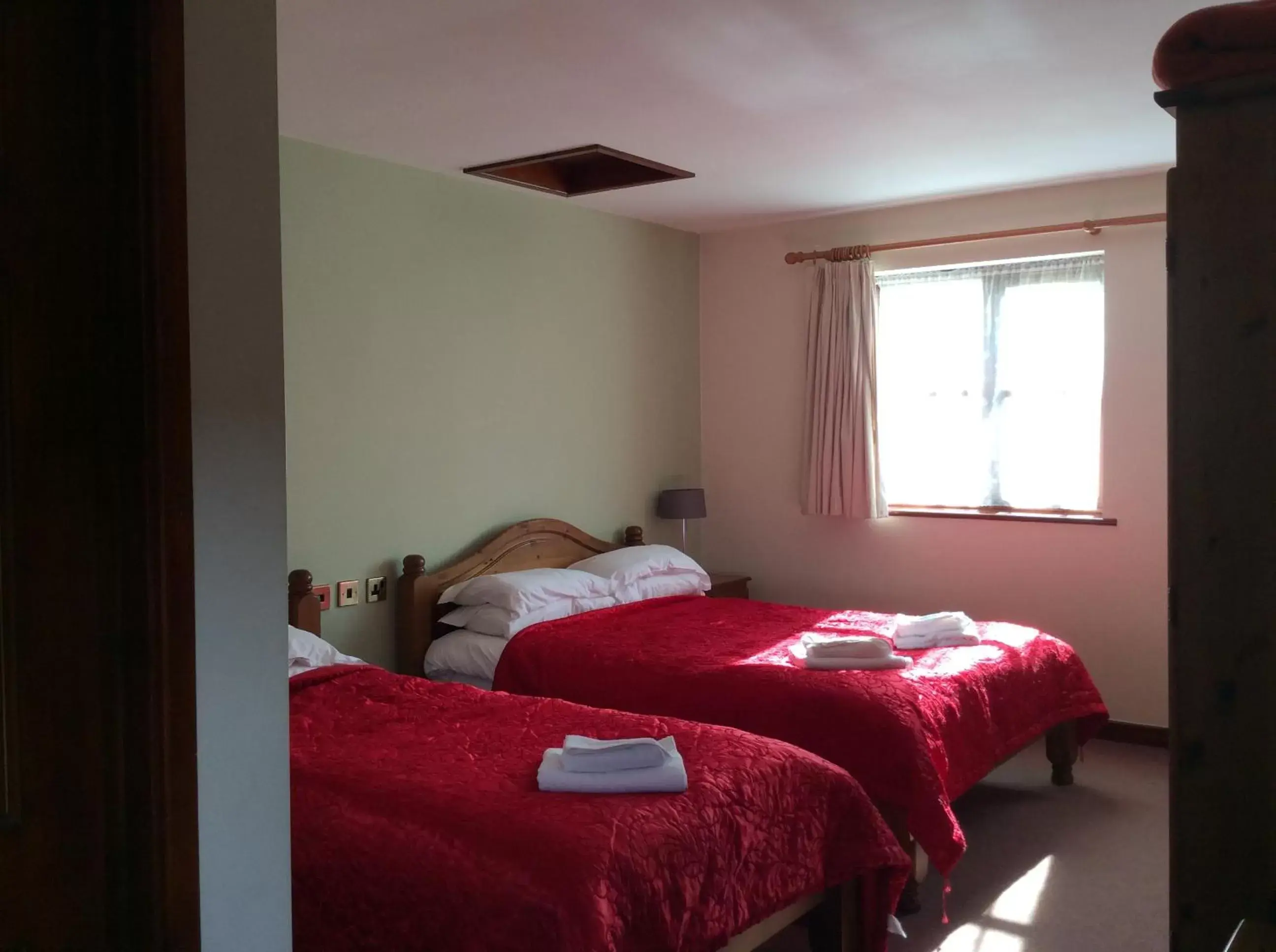 Triple Room in The Fountain Oldwood Triple Room in The Fountain Oldwood