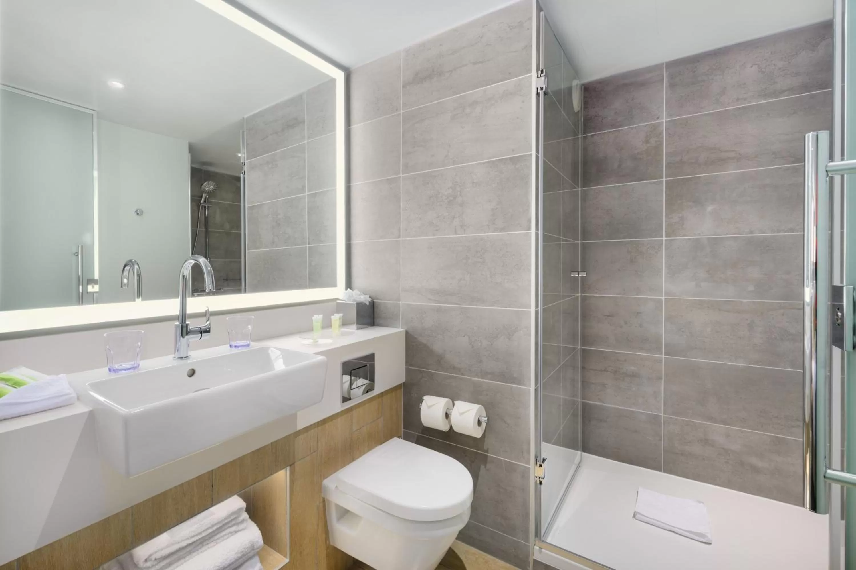 Bathroom in Courtyard by Marriott Paris Charles de Gaulle Central Airport