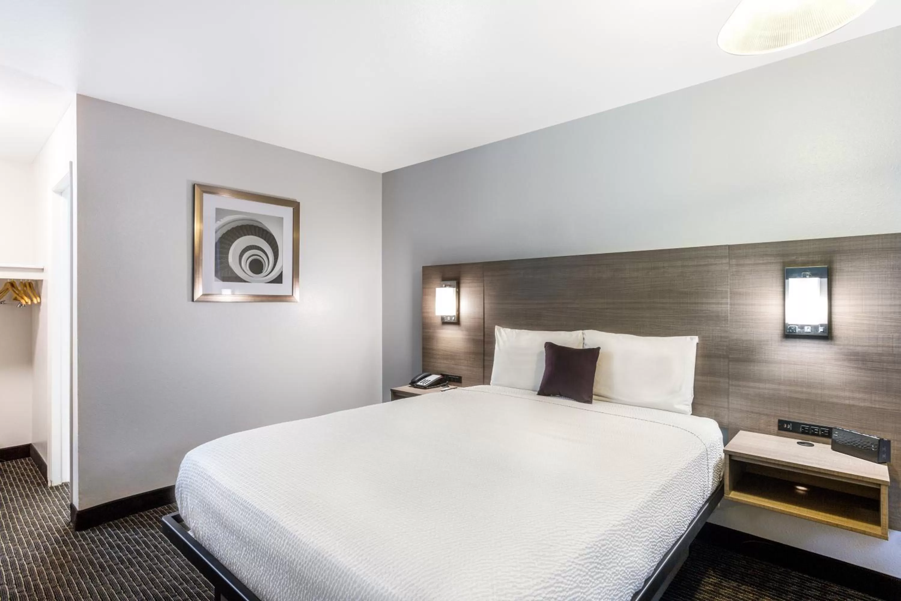 Bed in Knights Inn Yuma