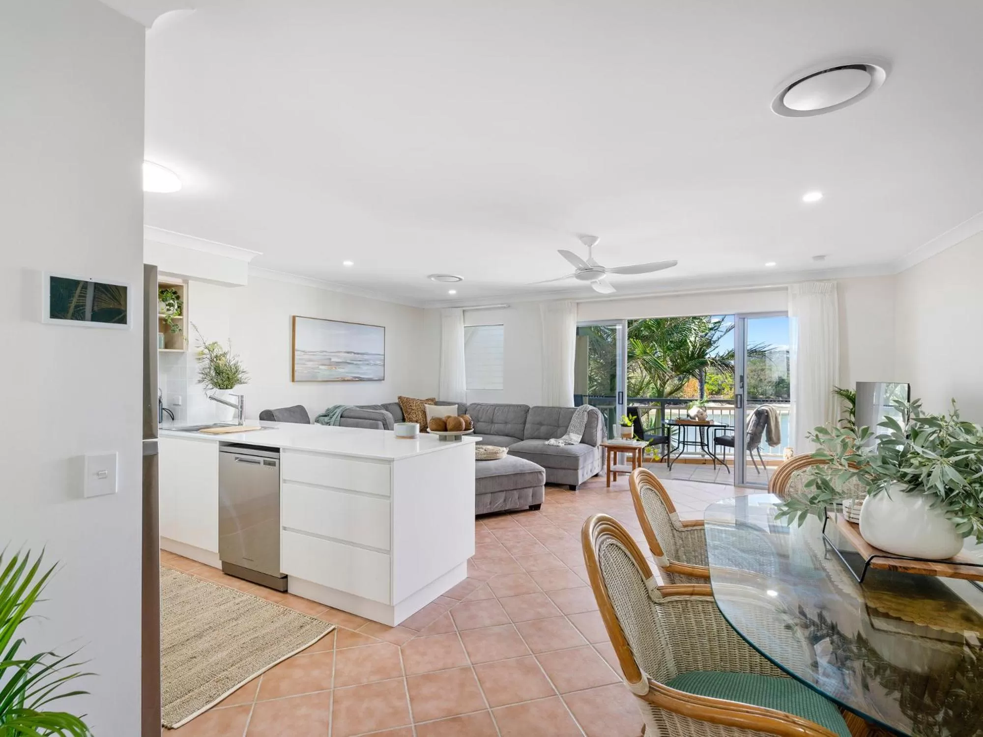 Kitchen/Kitchenette in Sunrise Cove Holiday Apartments by Kingscliff Accommodation