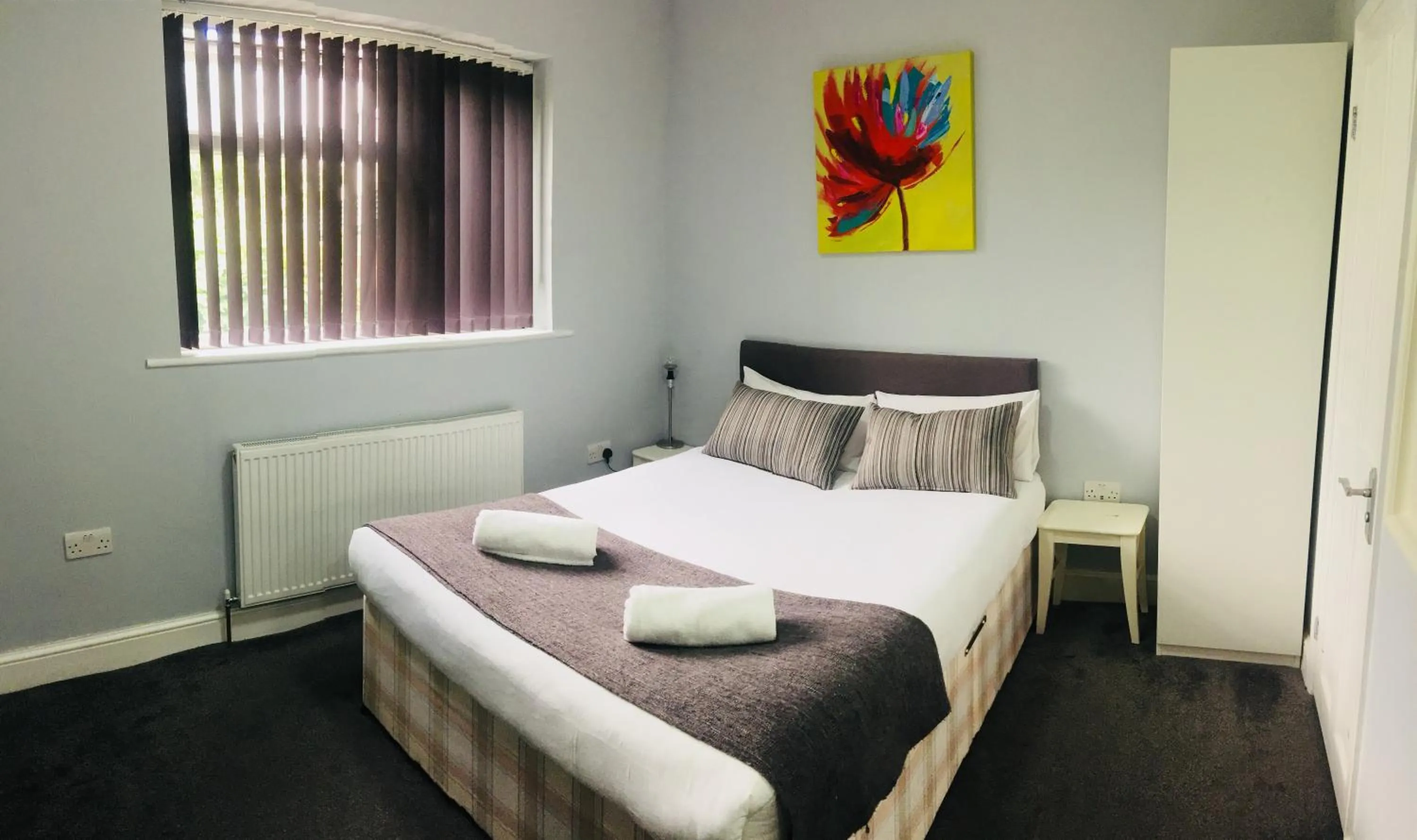 Photo of the whole room, Bed in Manor House London