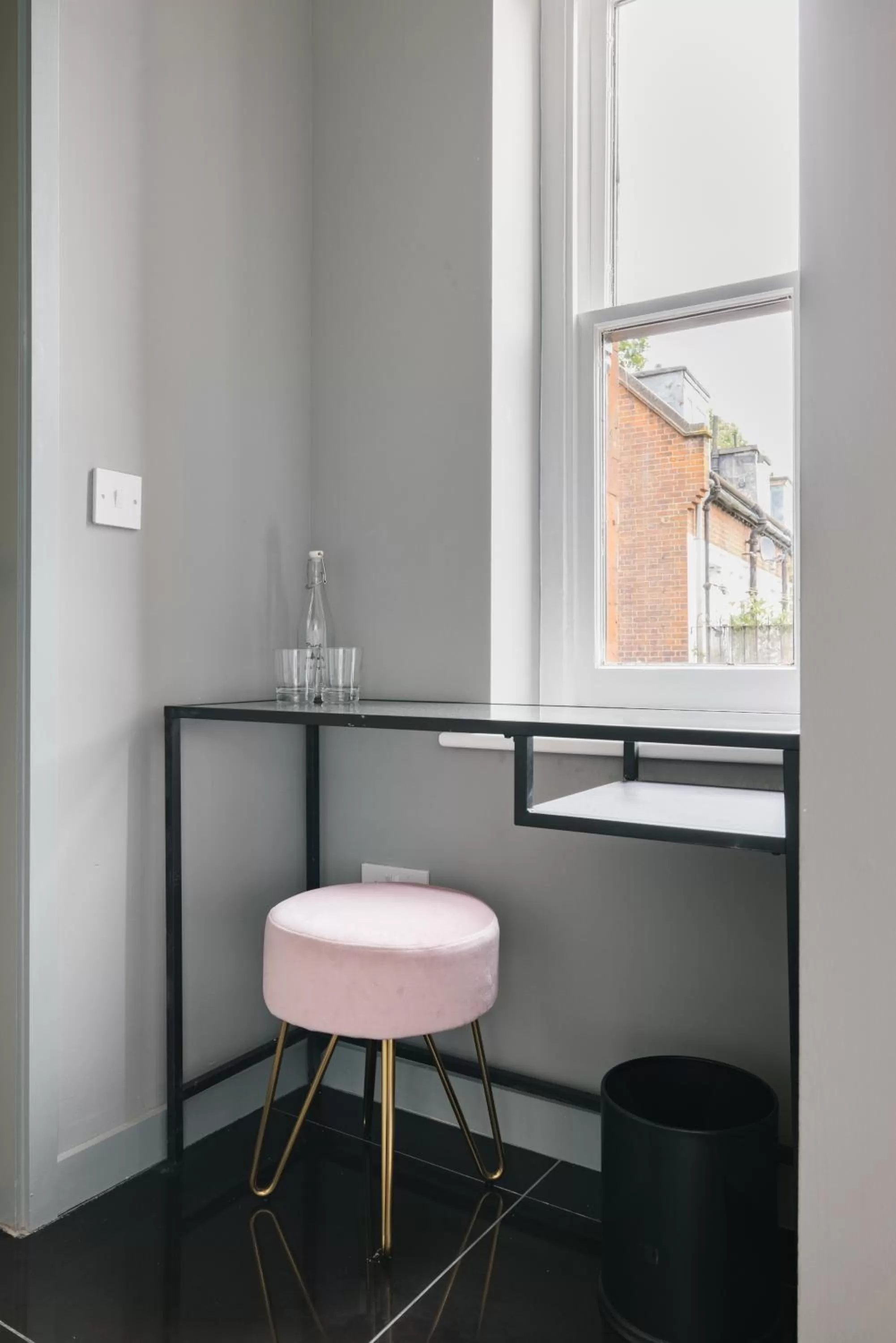 Bedroom in TowerBridge64