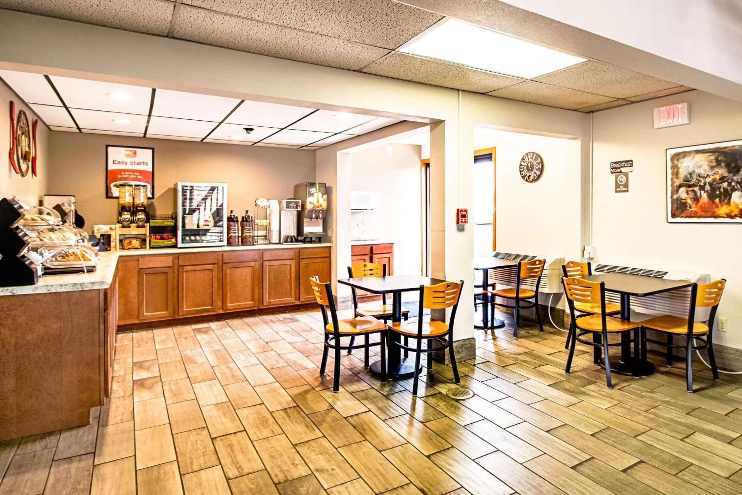 Restaurant/places to eat in Econo Lodge Watertown