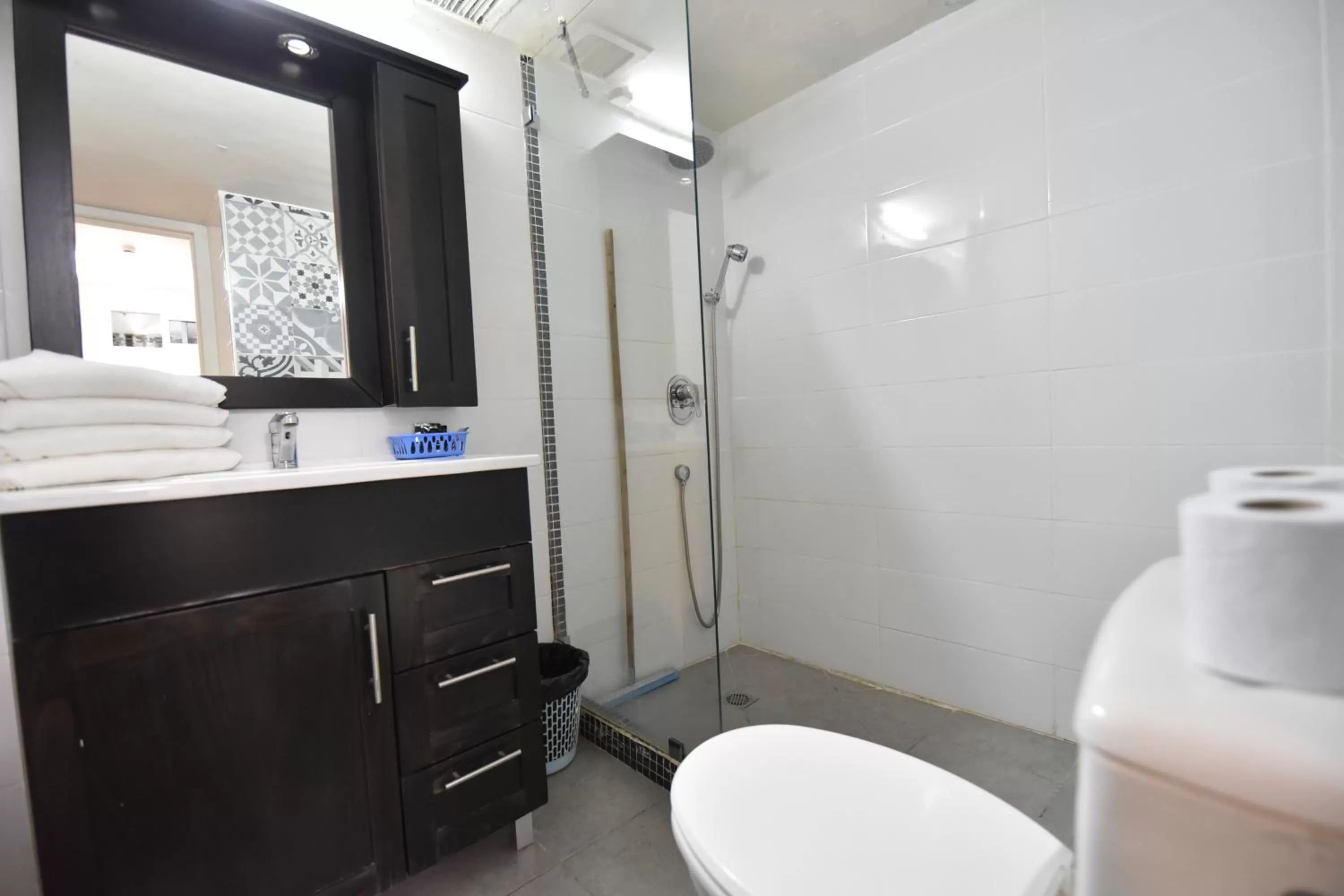 Photo of the whole room in Hotel Maman