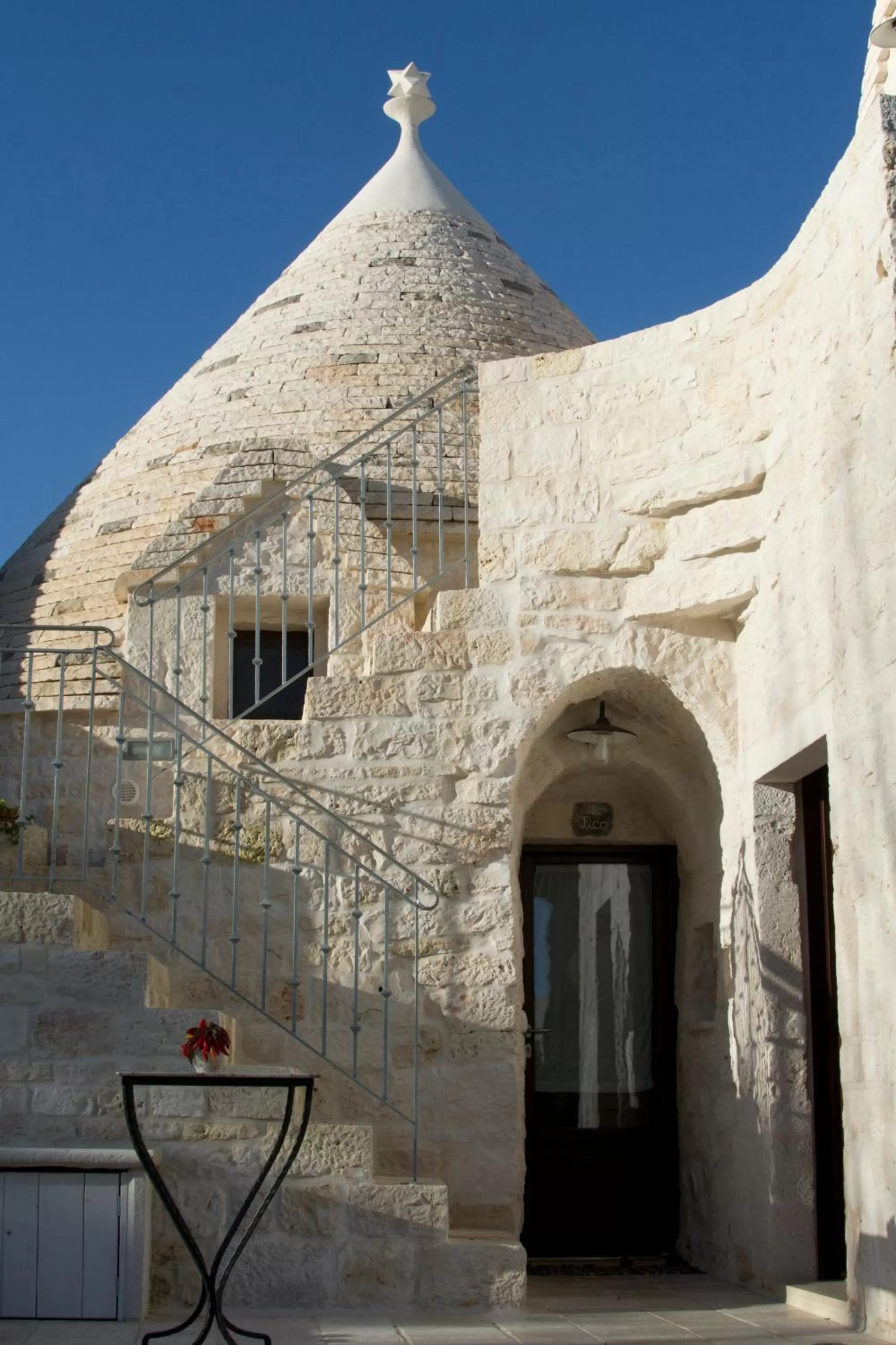 Facade/entrance in Trulli Donna Isabella