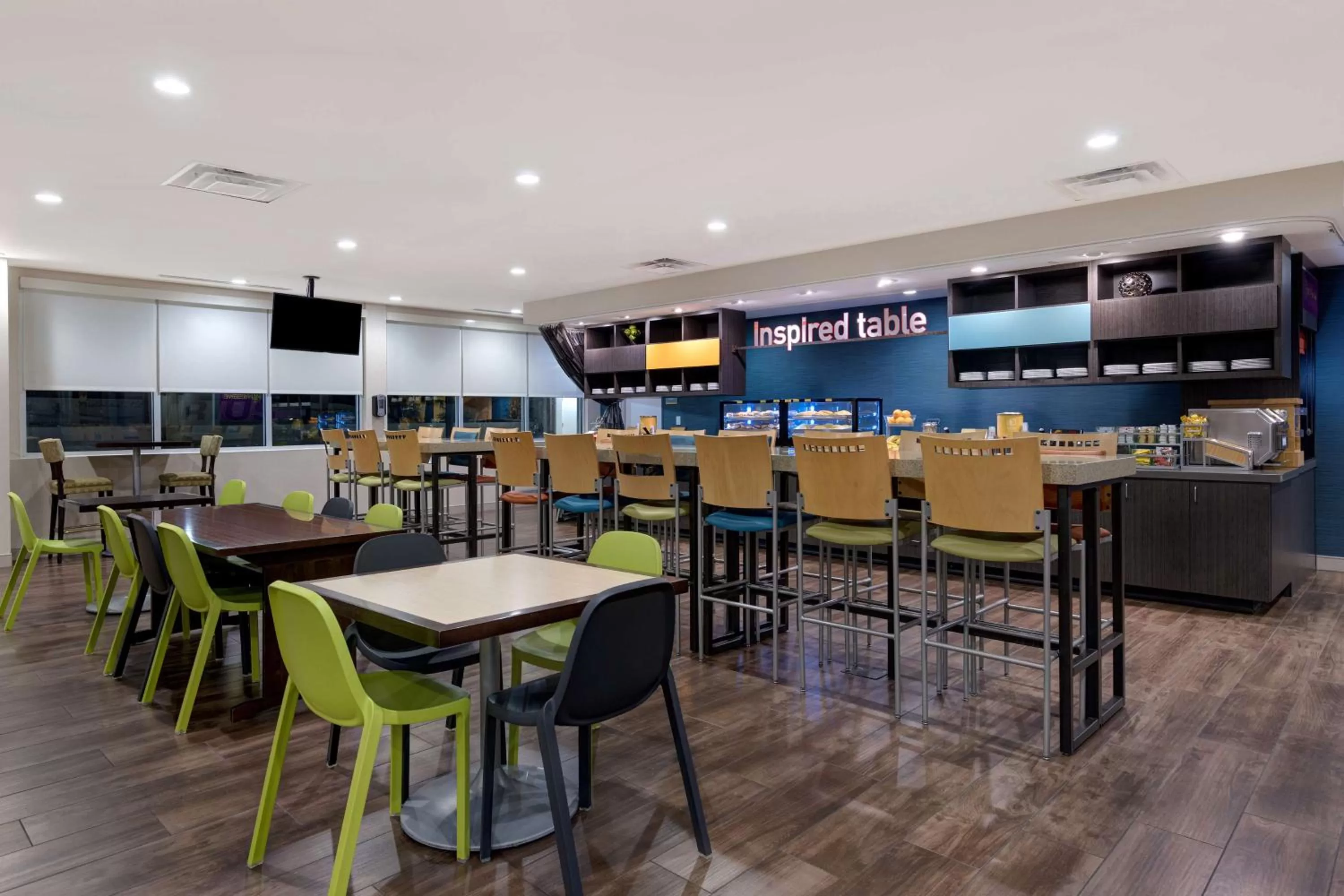 Breakfast in Home2 Suites by Hilton Orlando International Drive South - Free Shuttle to Theme Parks